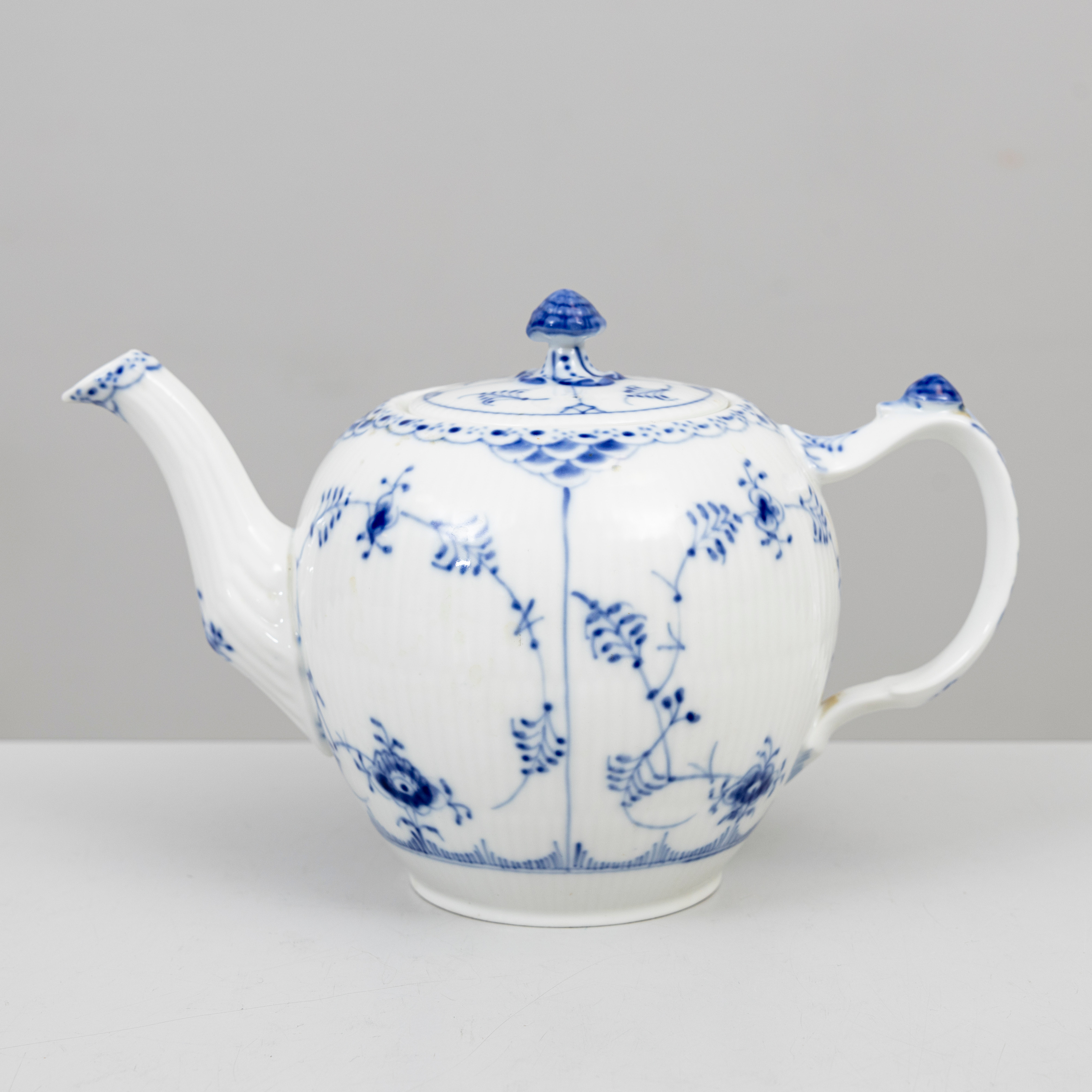 TEKANNA, porslin, Musselmalet, Royal Copenhagen.