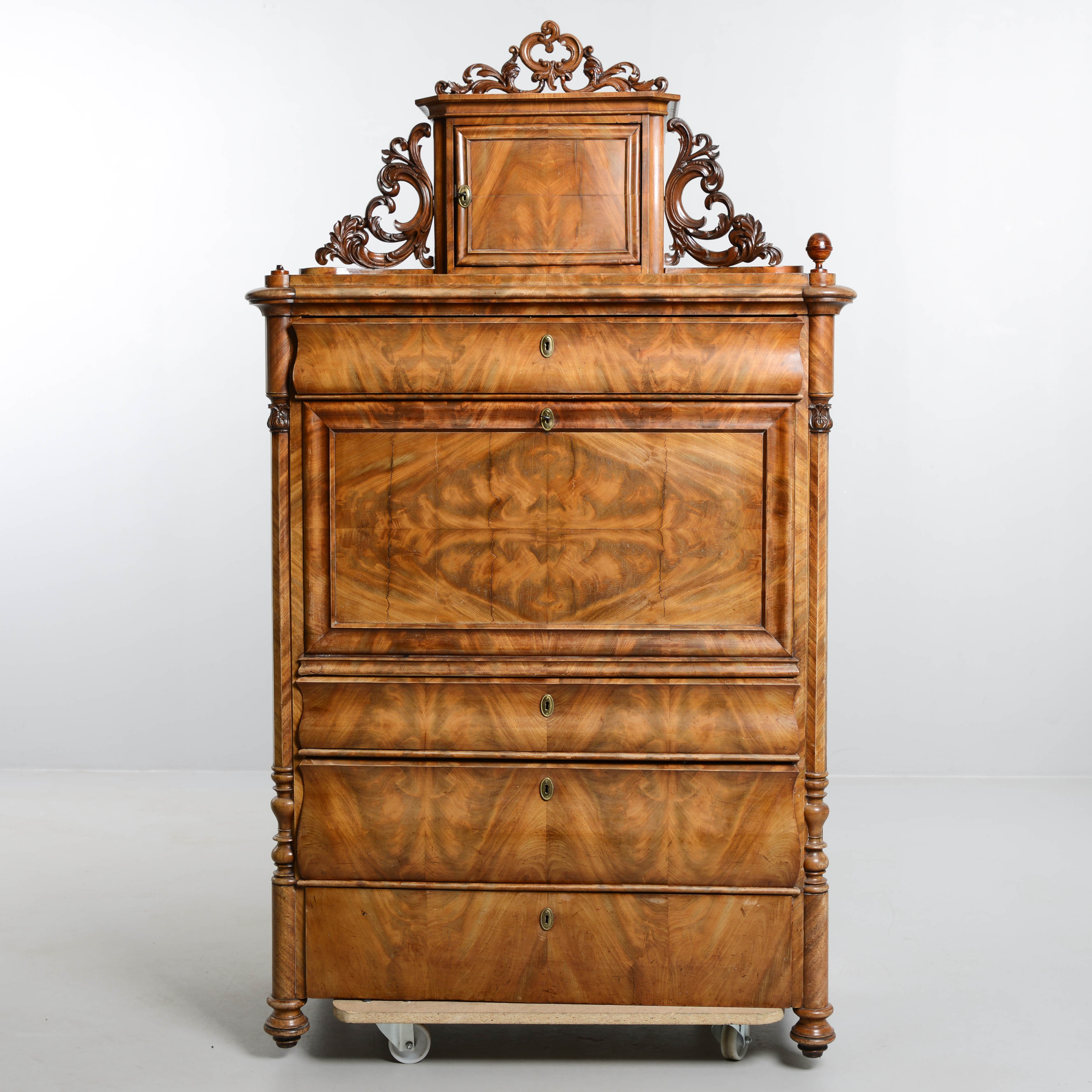 CHIFFONJÈ, rokokostil, 1800-talets andra del.