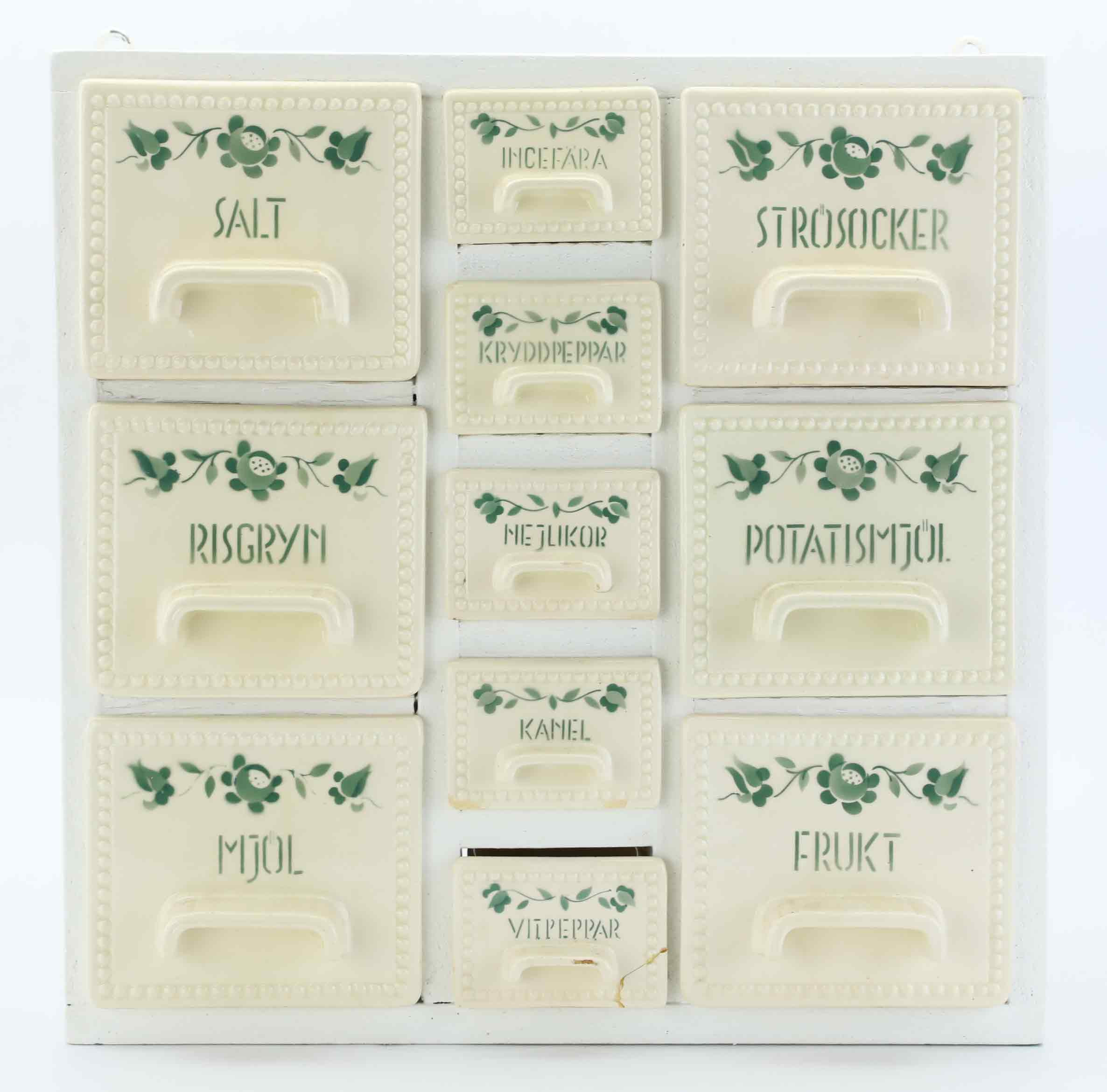 SPECERI och KRYDDHYLLA, "Maj", flintgods, Rörstrand, 1900-talets första hälft.