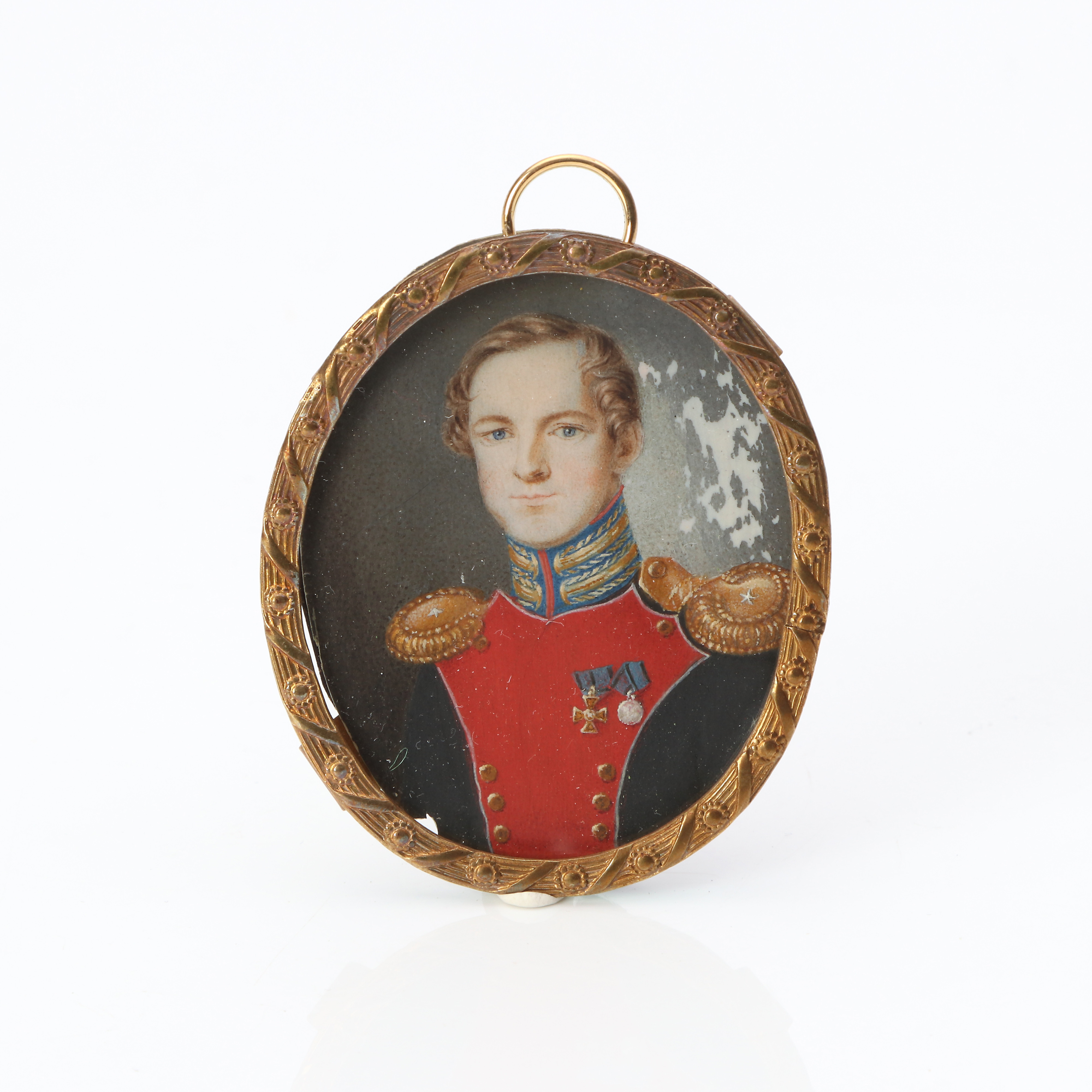 MINIATYRPORTRÄTT, BLANDTEKNIK, 1800-TAL. Ung man i officersuniform. Signerad Dou.