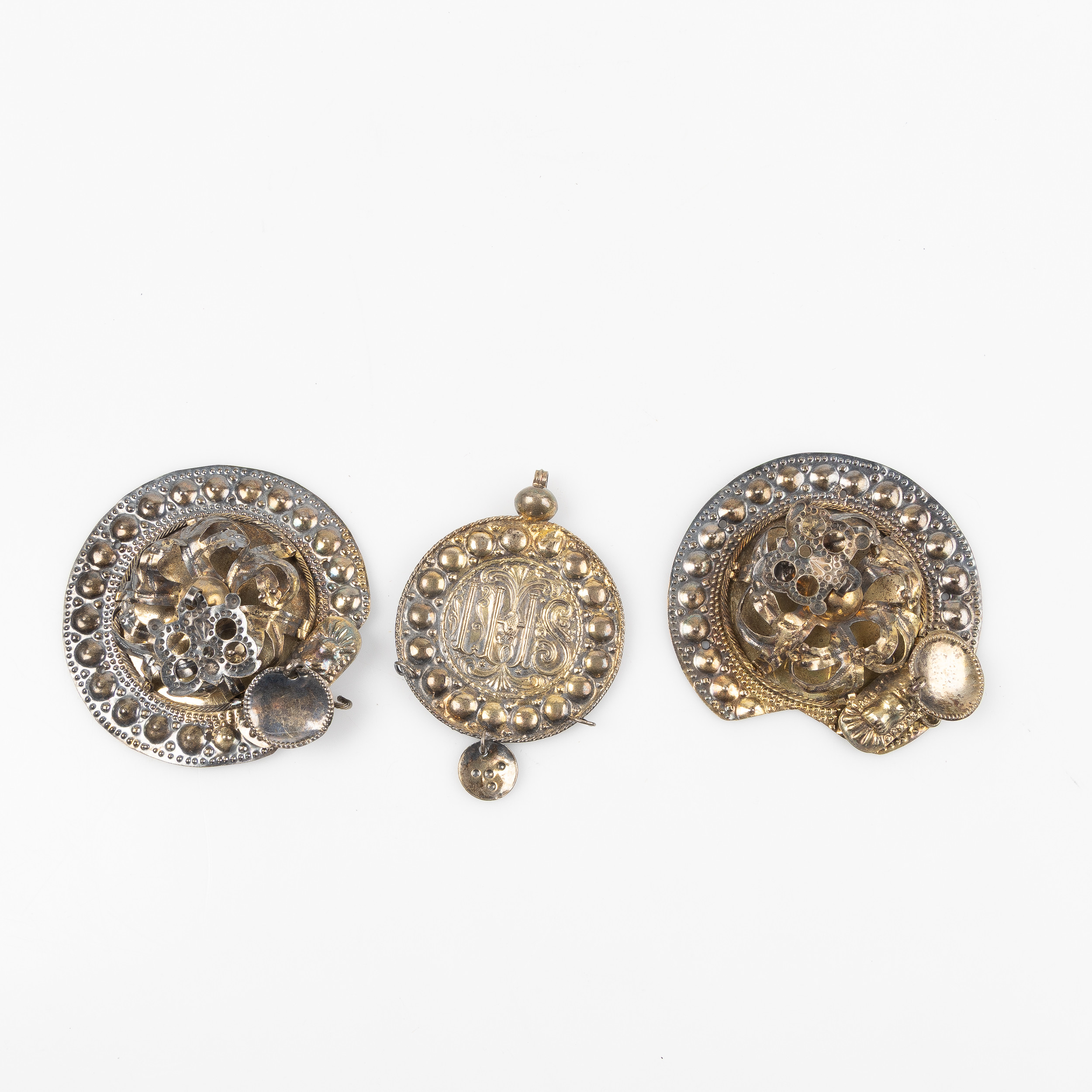 DRÄKTSPÄNNEN, 3 delar, silver, 1800-talets mitt, Skåne.