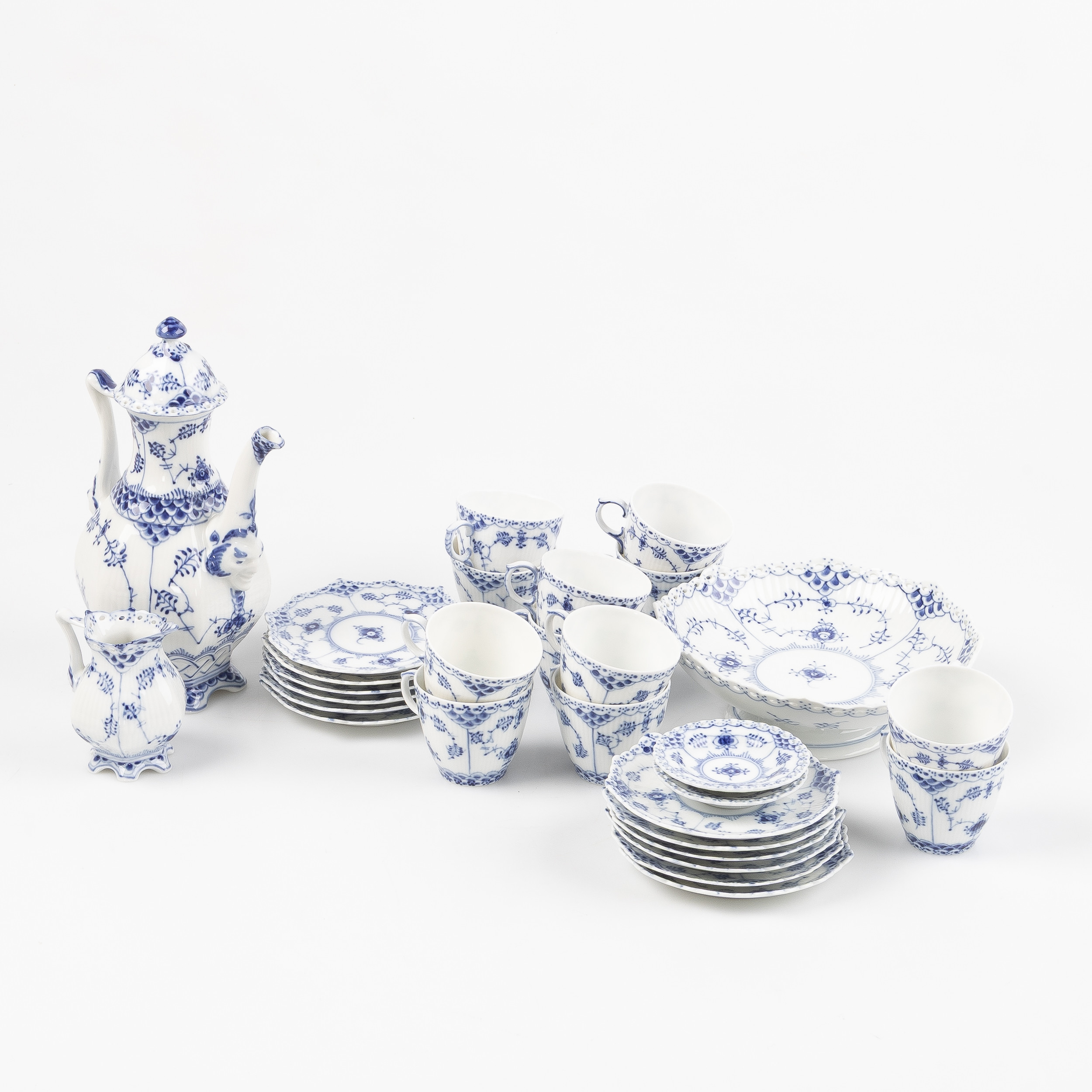 MOCCASERVIS, "Musselmalet", 17 delar, Royal Copenhagen.