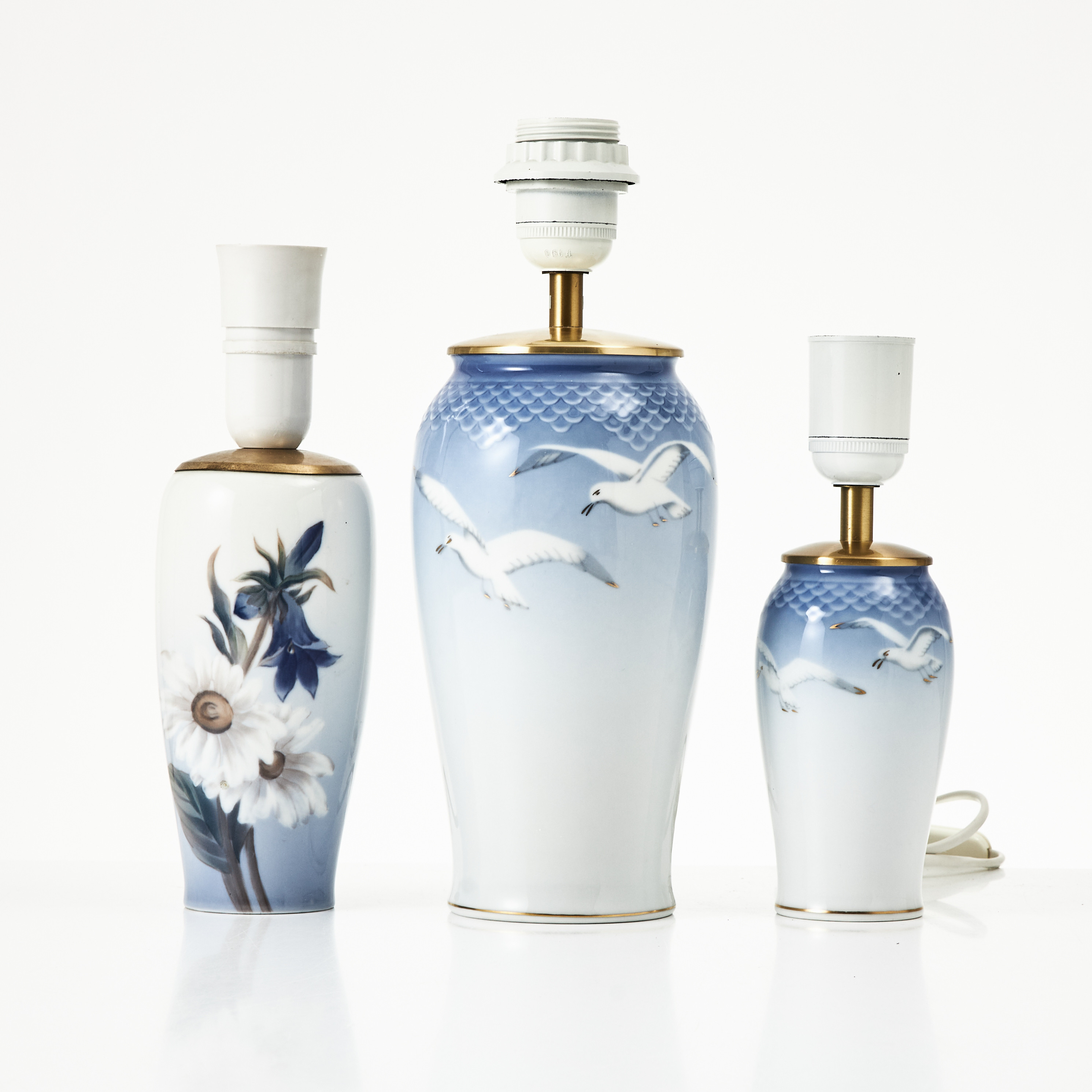 BORDSLAMPOR, 3 stycken Porslin, 2 av Bing & Gröndahl en Royal Copenhagen.