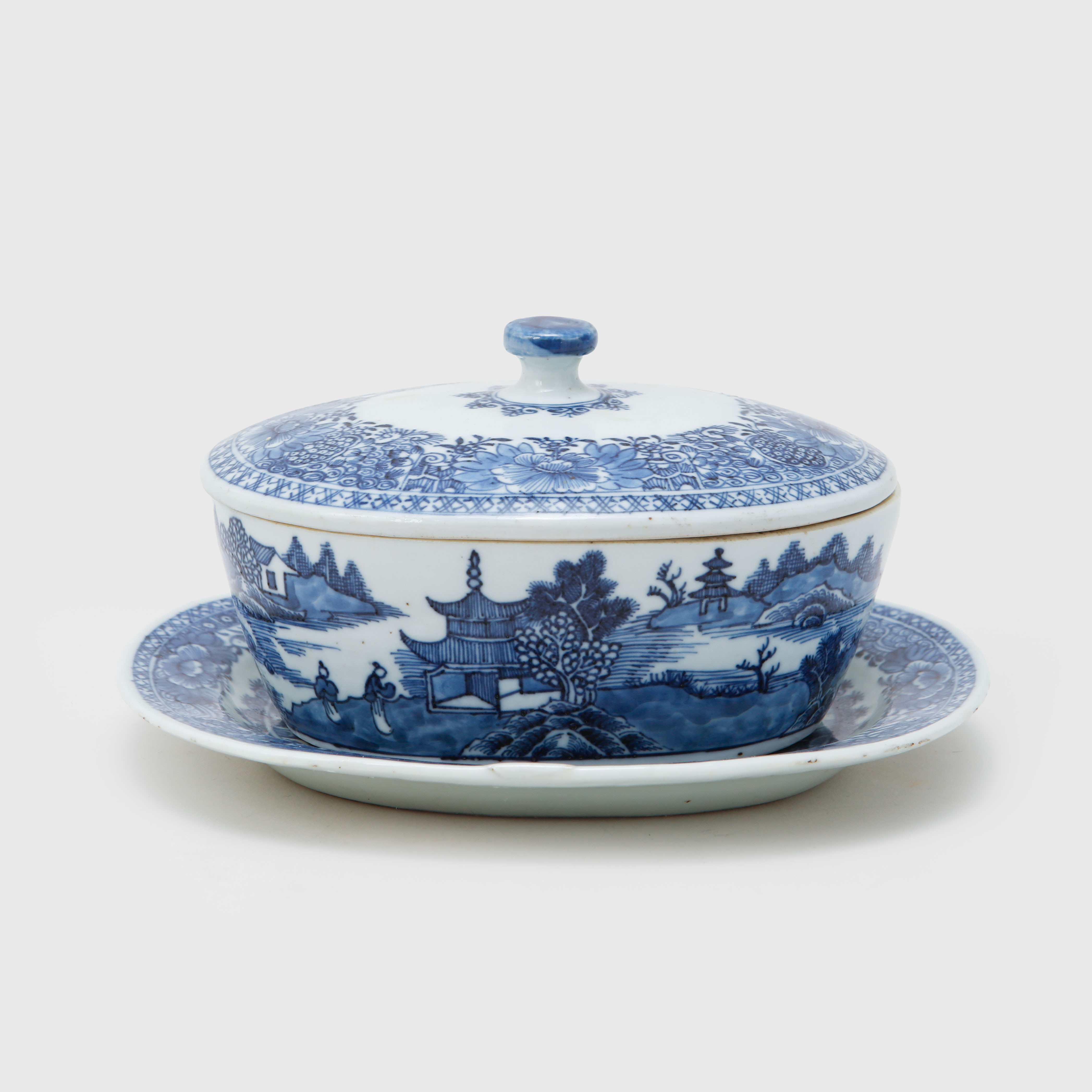 TERRIN med FAT, porslin, Kina, 1800-tal.