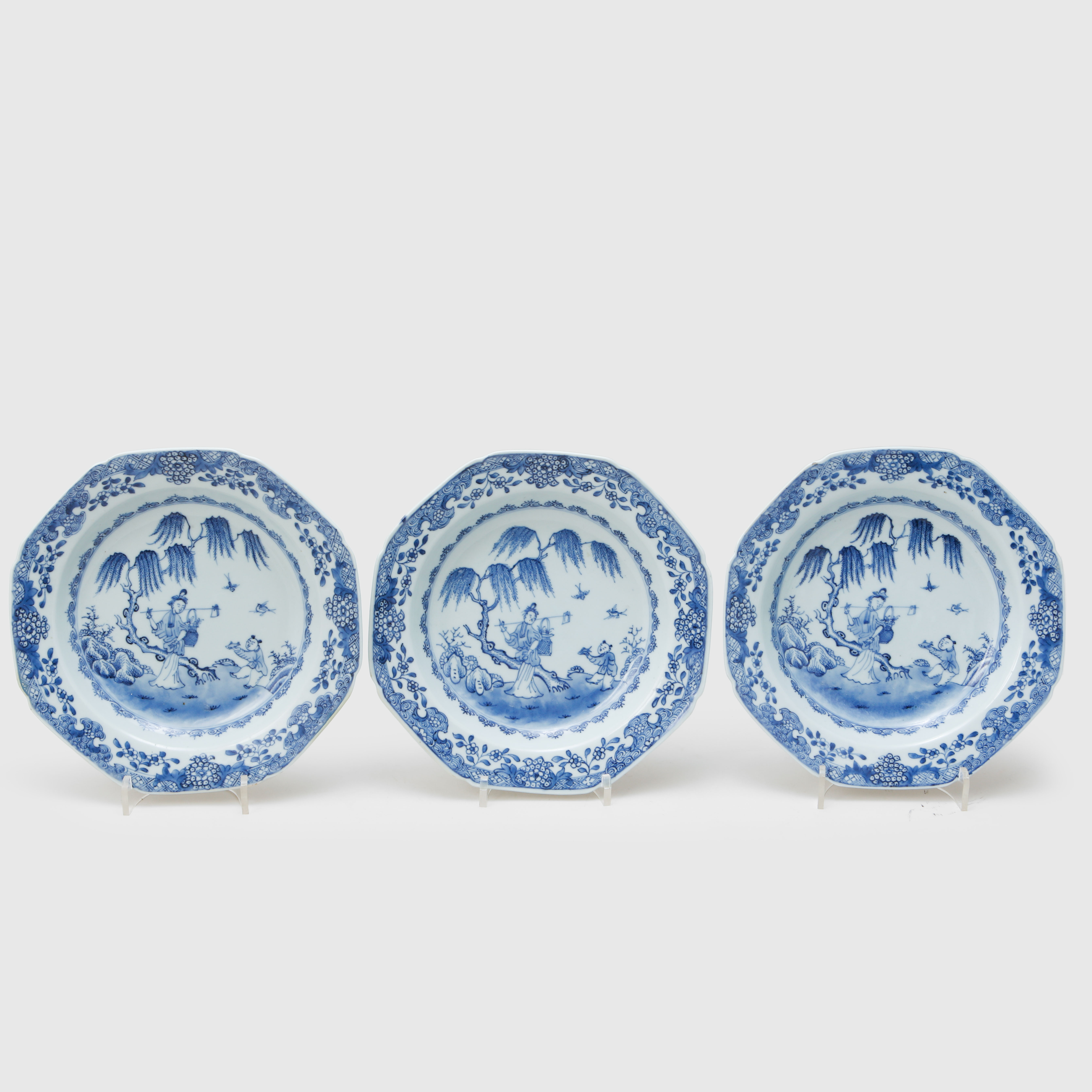 DJUPA TALLRIKAR, 3 st, porslin, Kina, 1700-tal.