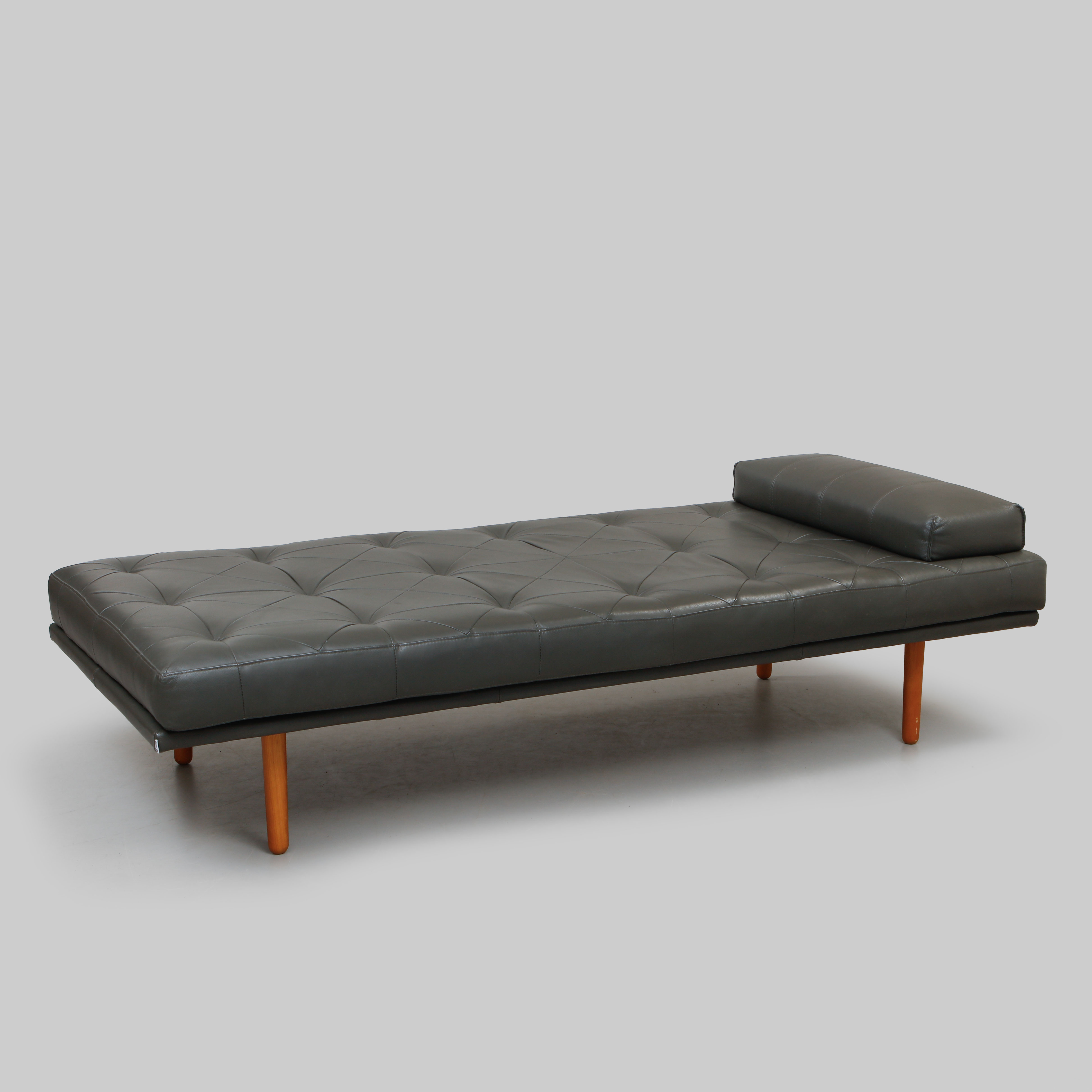 NENDO - OKI SATO. Dagbädd "Fusion" BoConcept, samtida.