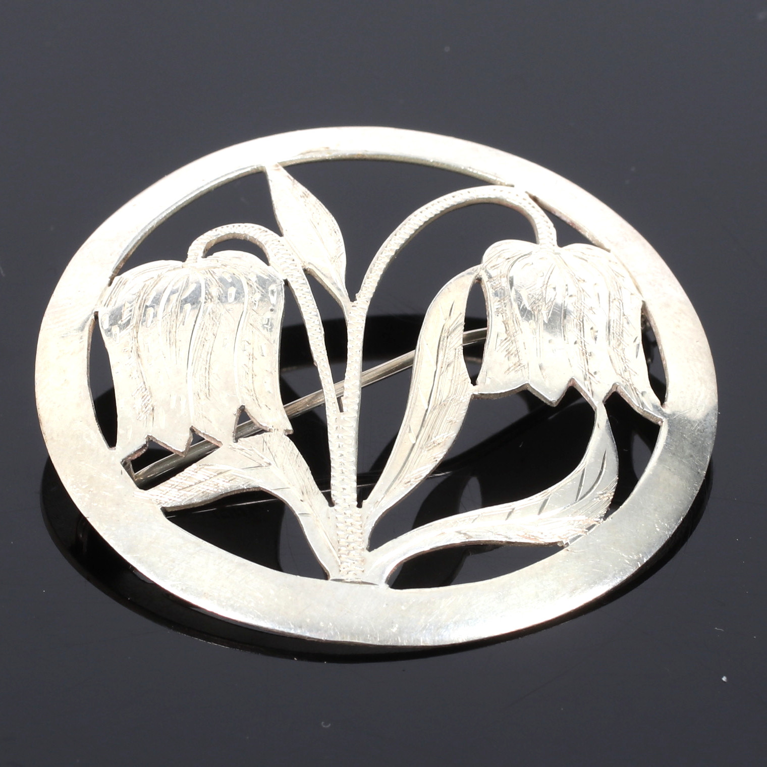 BROSCH, Sterling silver, blomdekor, Decker Silversmide Heinz. 1900-talets andra hälft.