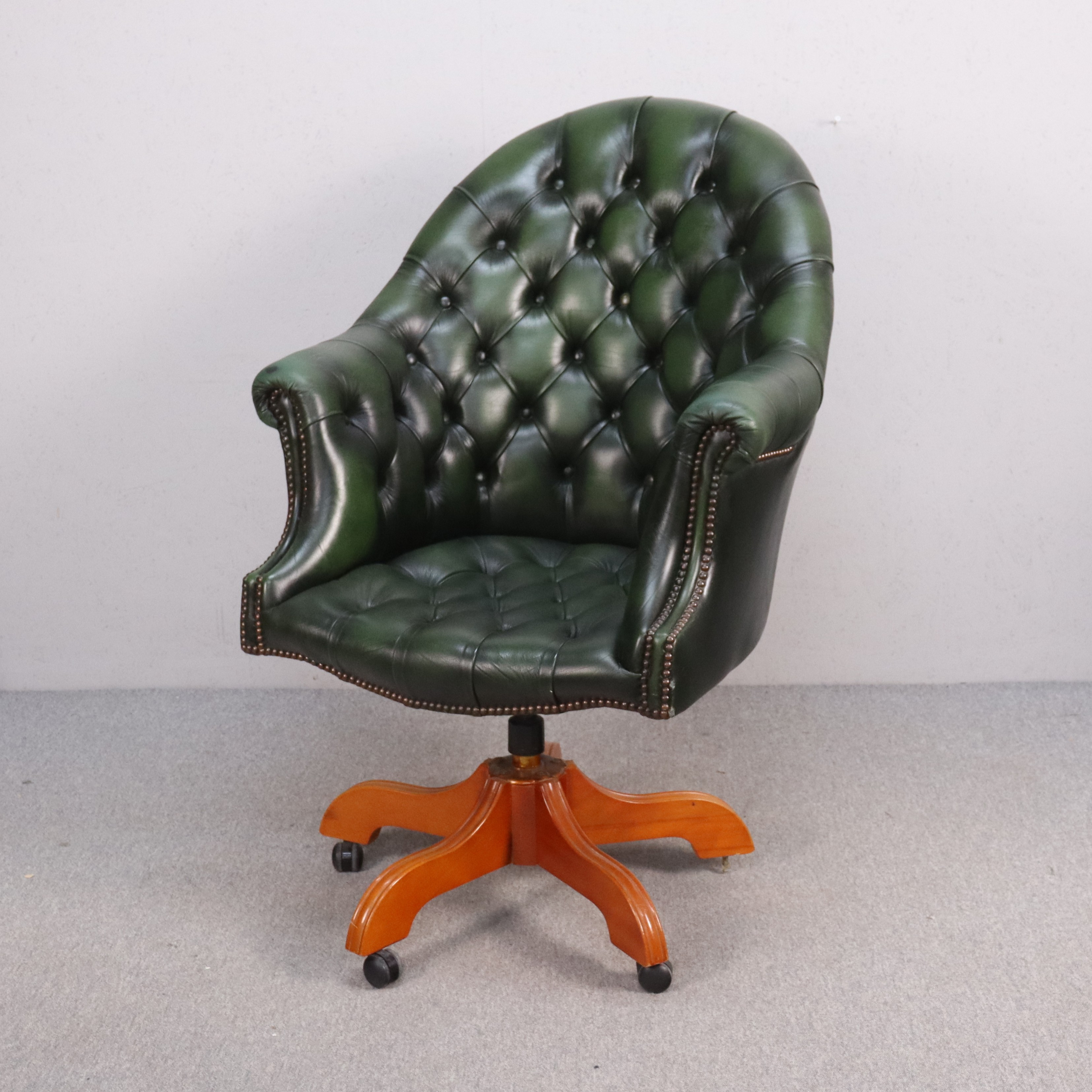 SKRIVBORDSSTOL, engelsk chesterfield stil, 1900-tal.