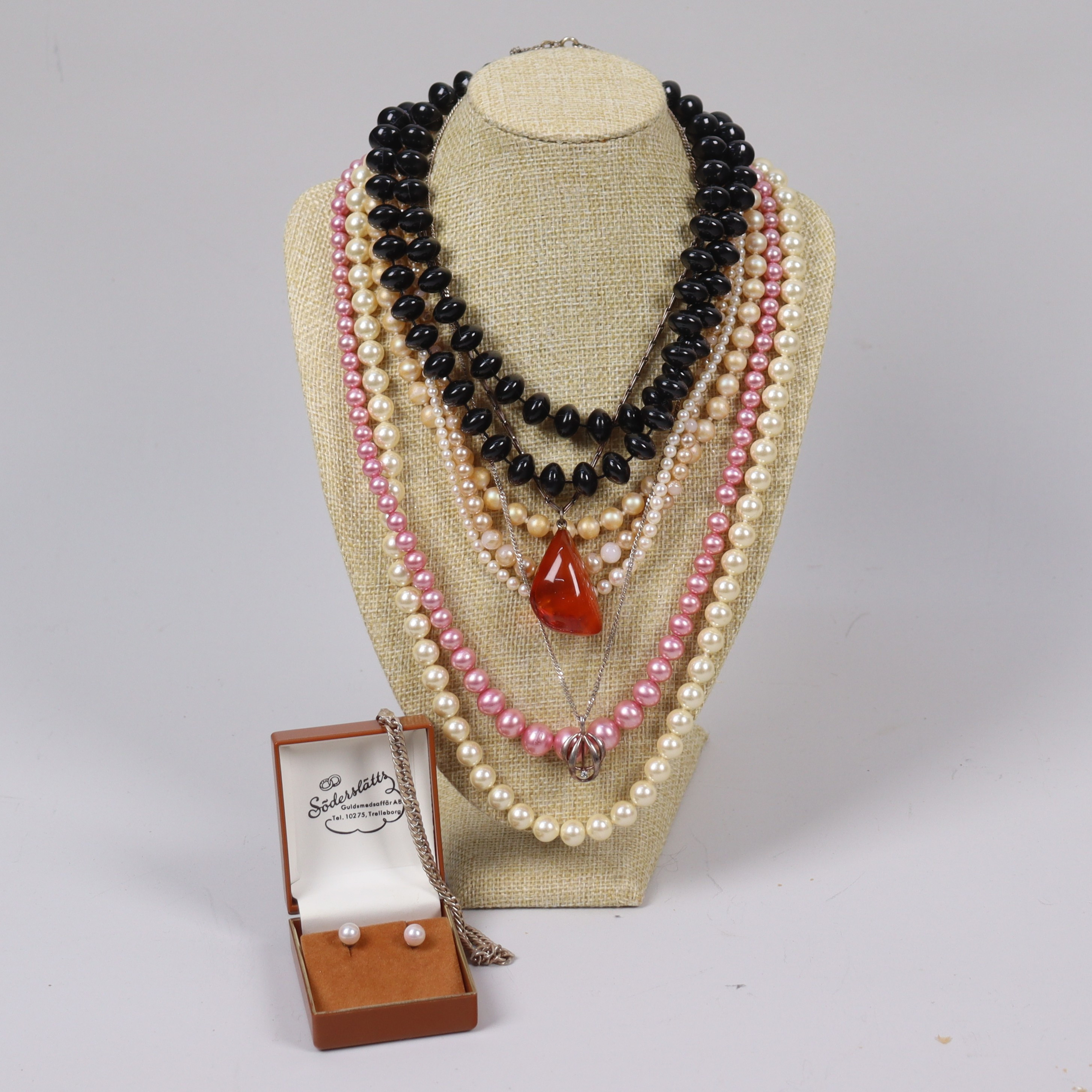 DIVERSE SMYCKEN, bijouterier, halsband, hängen, örhängen, bärnsten, mm.