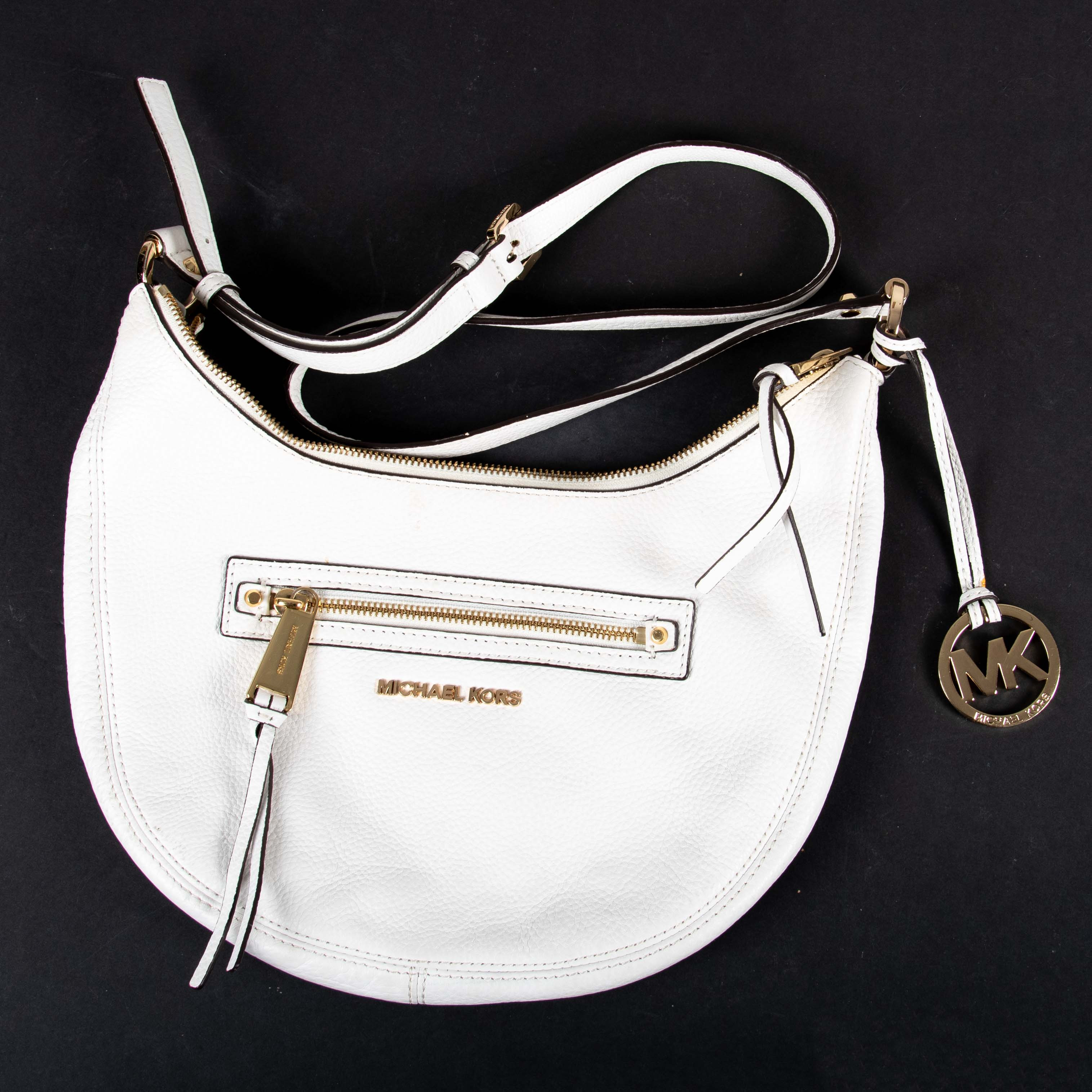 MICHAEL KORS, axelremsväska, modell "Rhea Zip Medium", läder, Optic White.