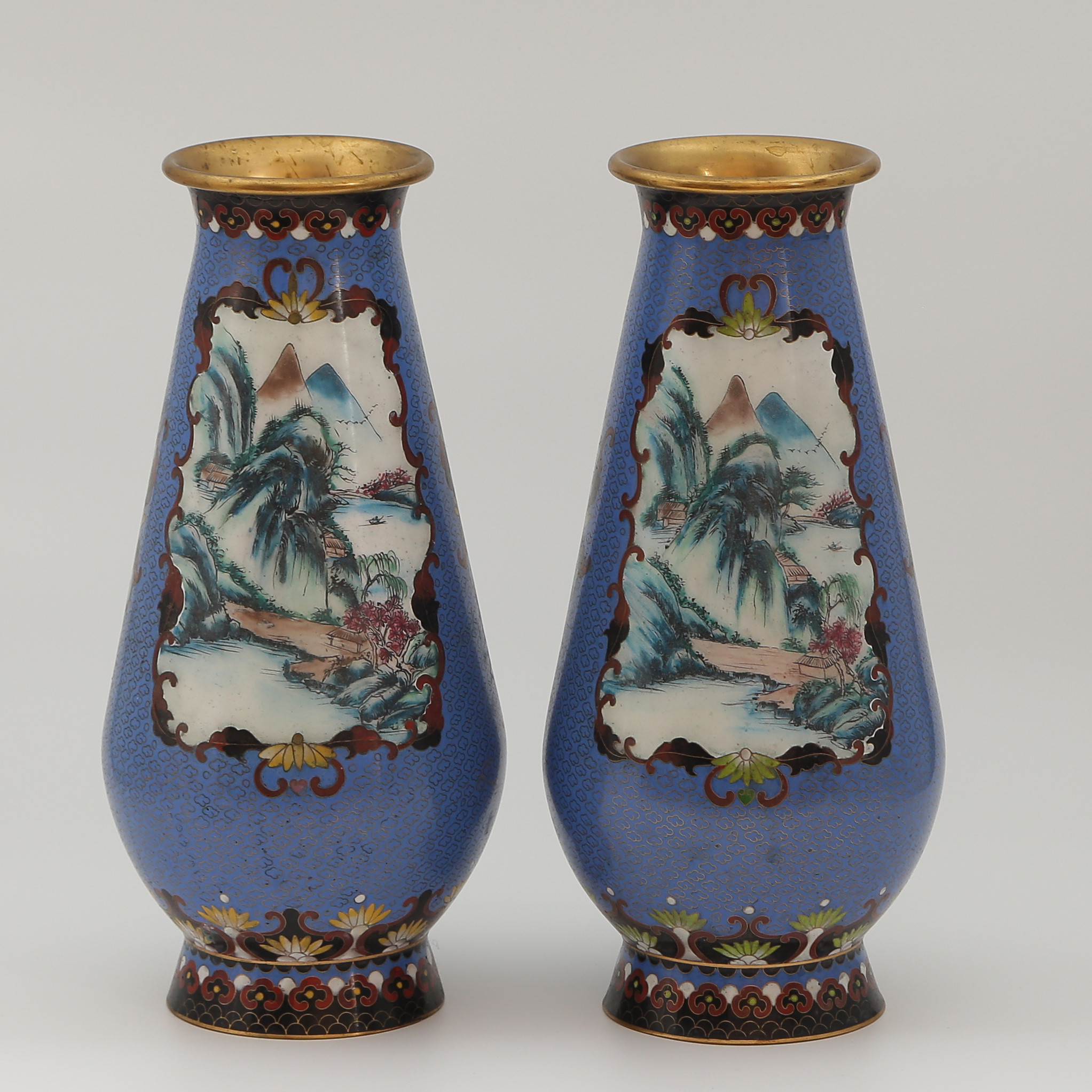 VASER, CLOISONNÉ, PARET, JAPAN, 1900-TAL.