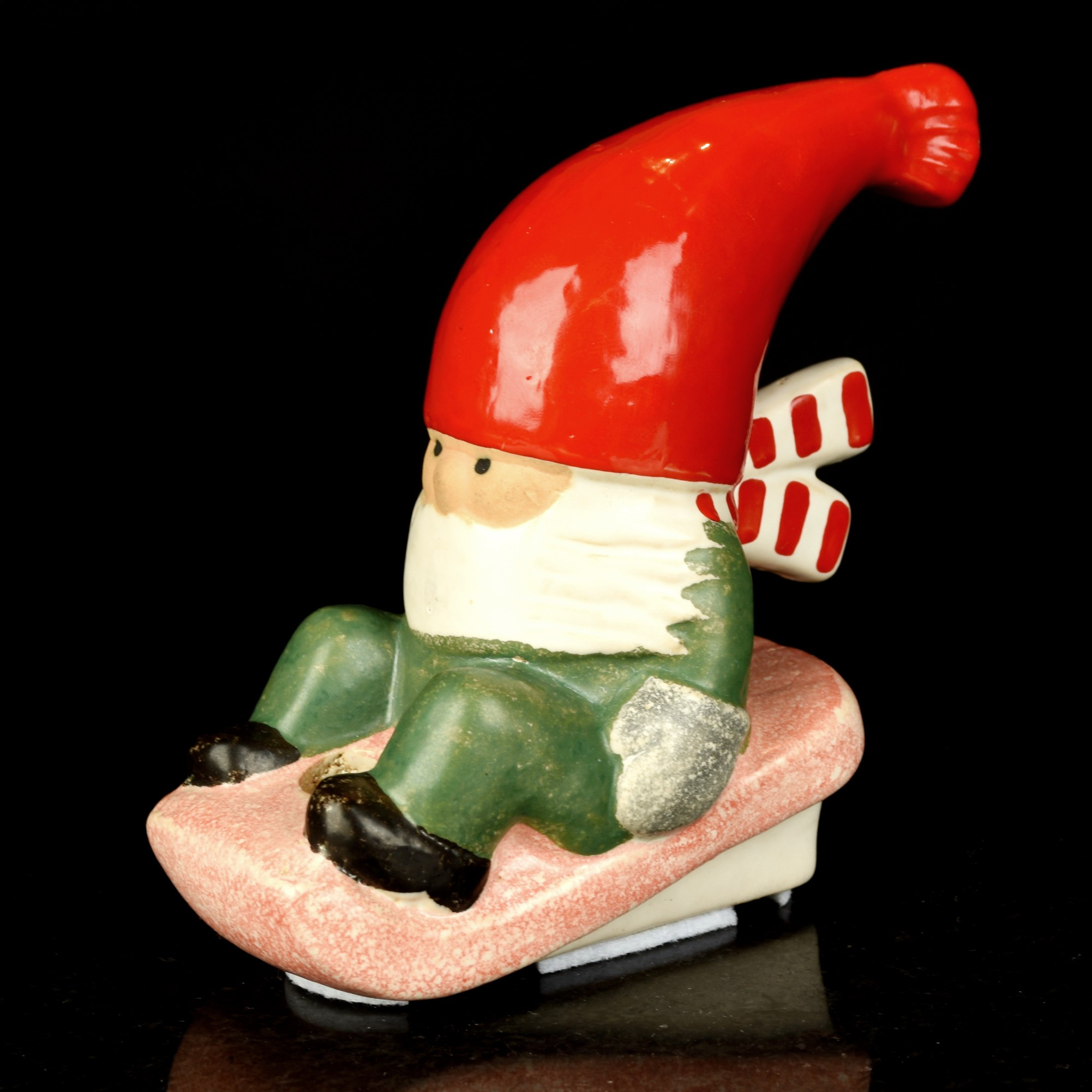 LISA LARSON. Figurin, Tomte på släde, Gustavsberg, K-studion.