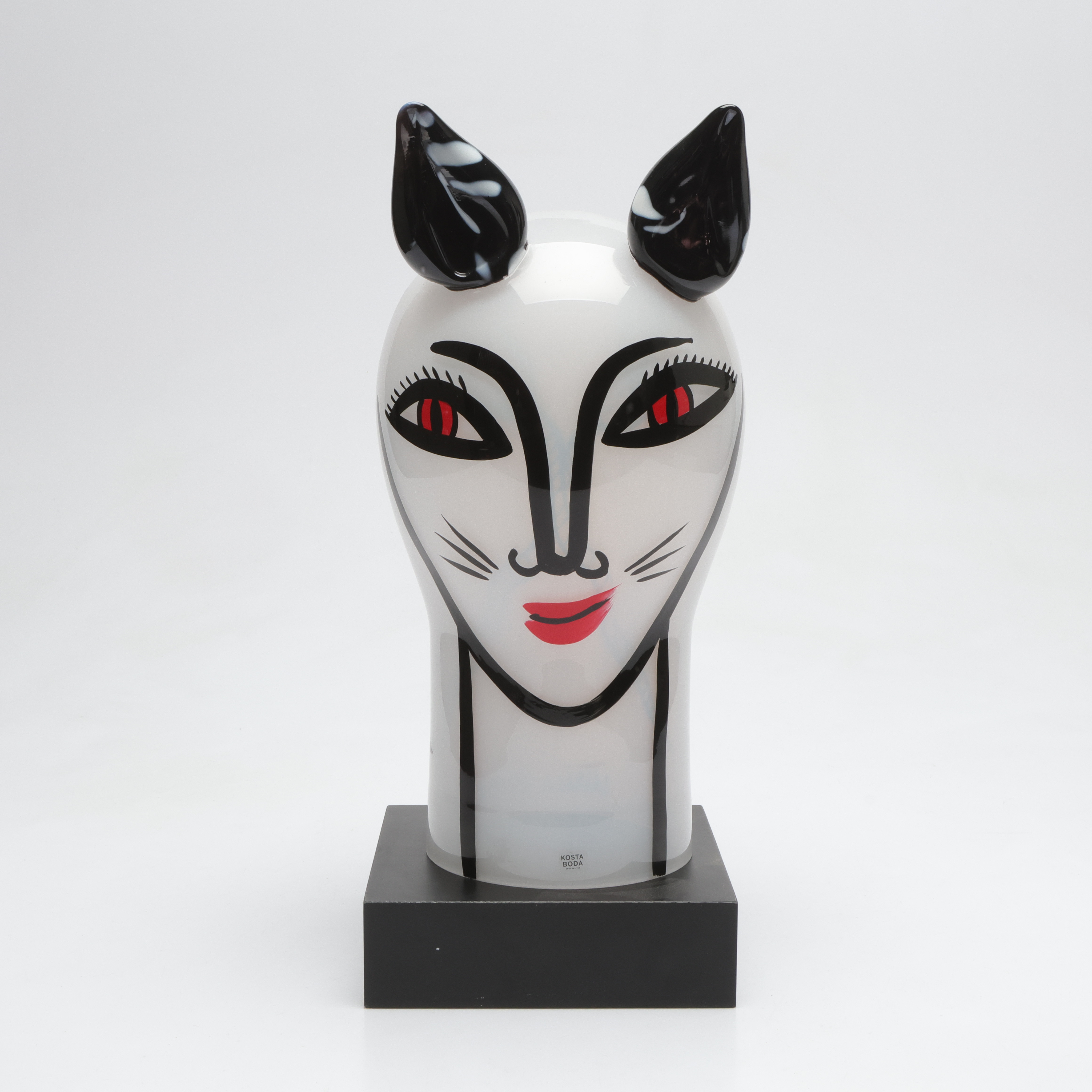 ULRICA HYDMAN-VALLIEN. Skulptur, glas, "Caramba House God", Kosta Boda, signerad.