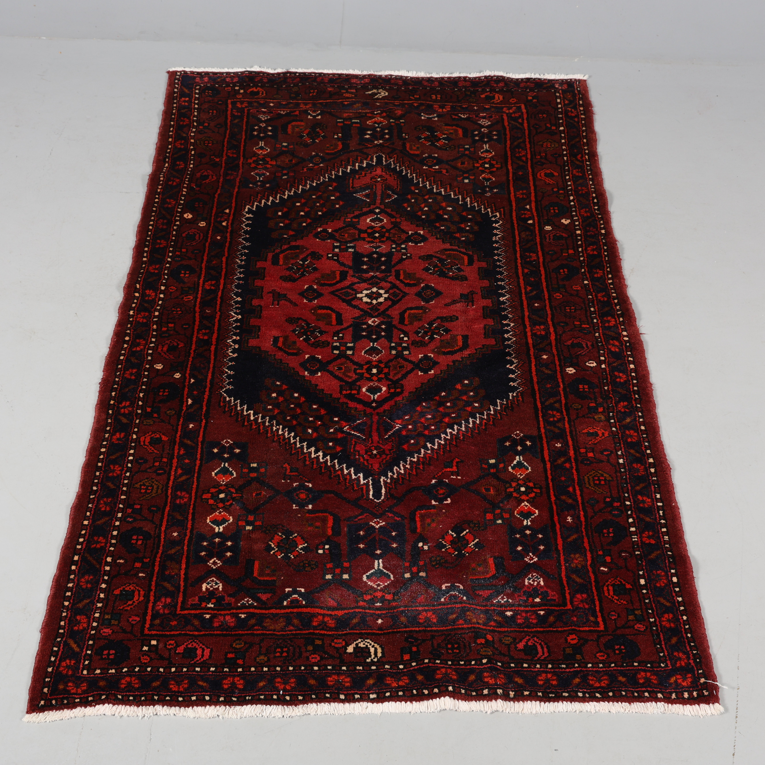 MATTA, Handknuten, Persisk, 211 x 134 cm.