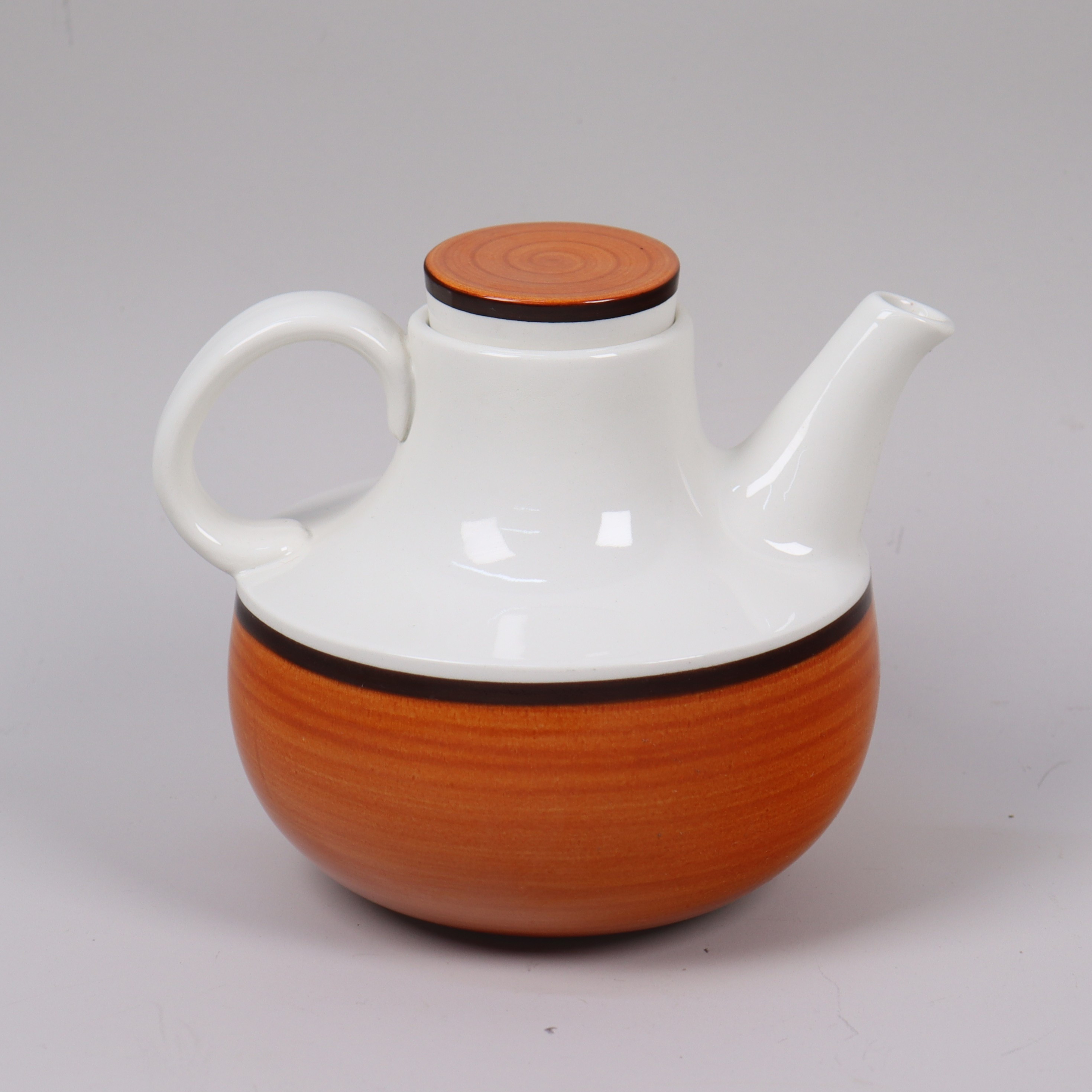 STIG LINDBERG. "Arena", Gustavsberg, tekanna i stengods, 1970-tal.