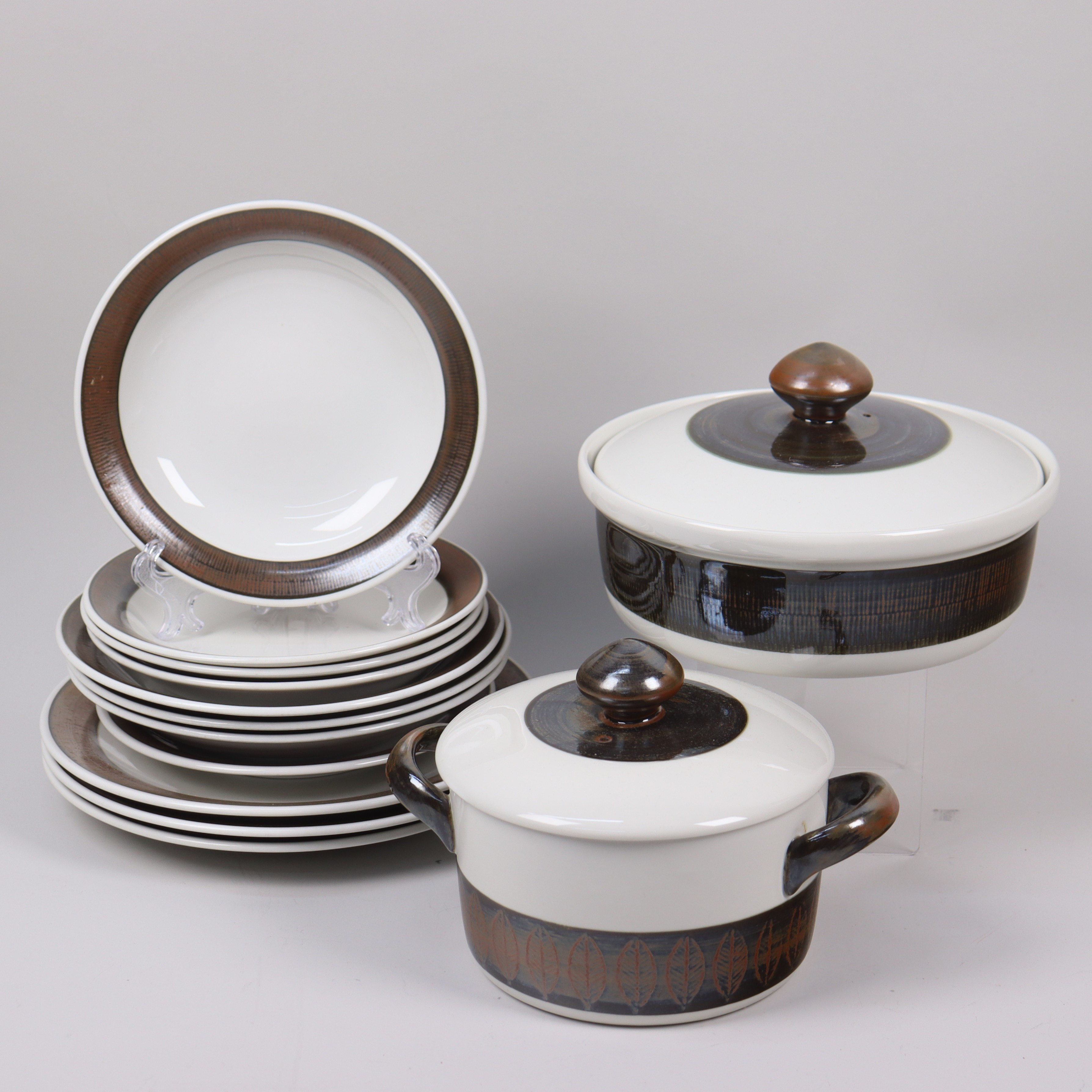 HERTHA BENGTSON. "Koka Brun", servisdelar, 13 st.