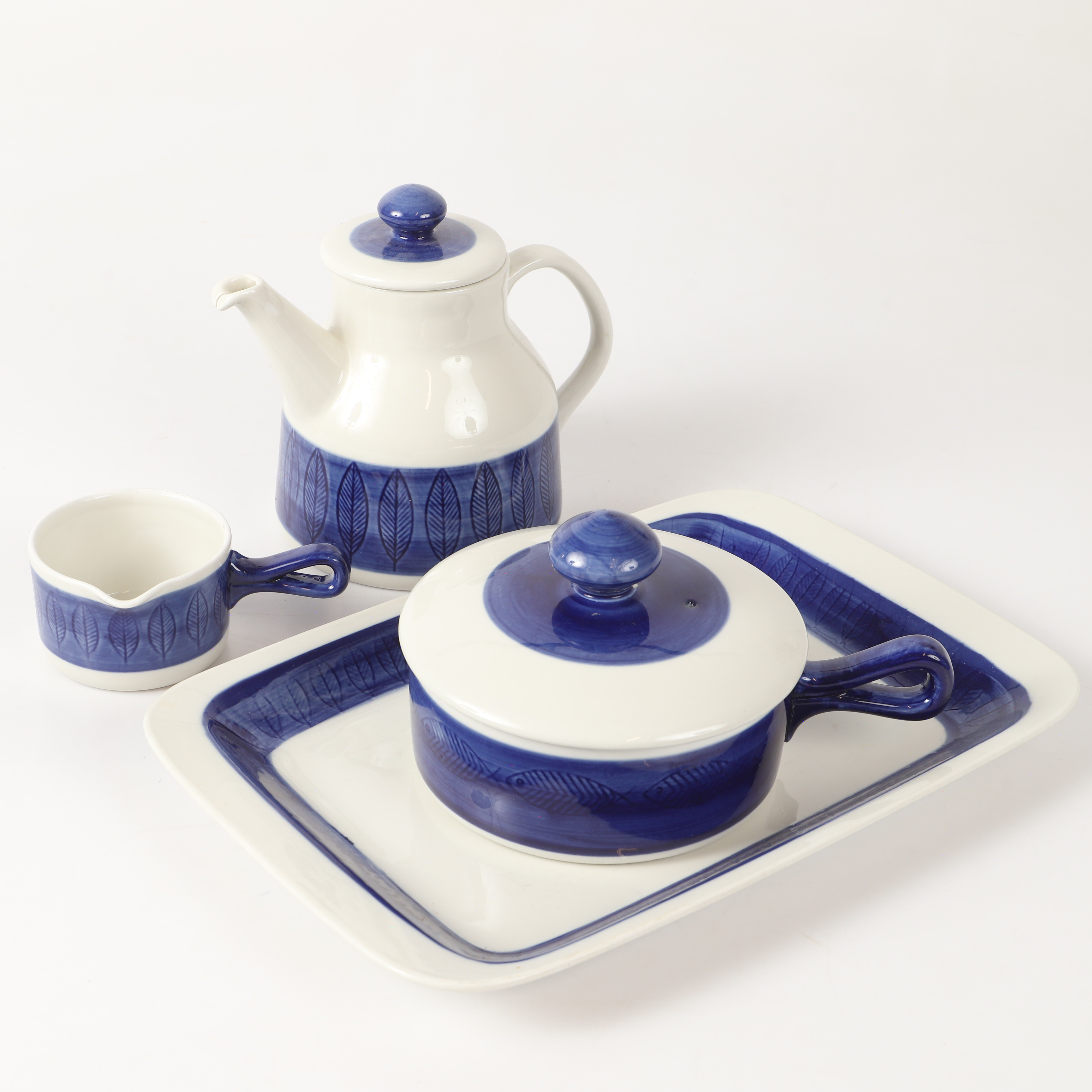 HERTHA BENGTSON. Servisdelar, 4 stycken, "Koka Blå", porslin, Rörstrand.