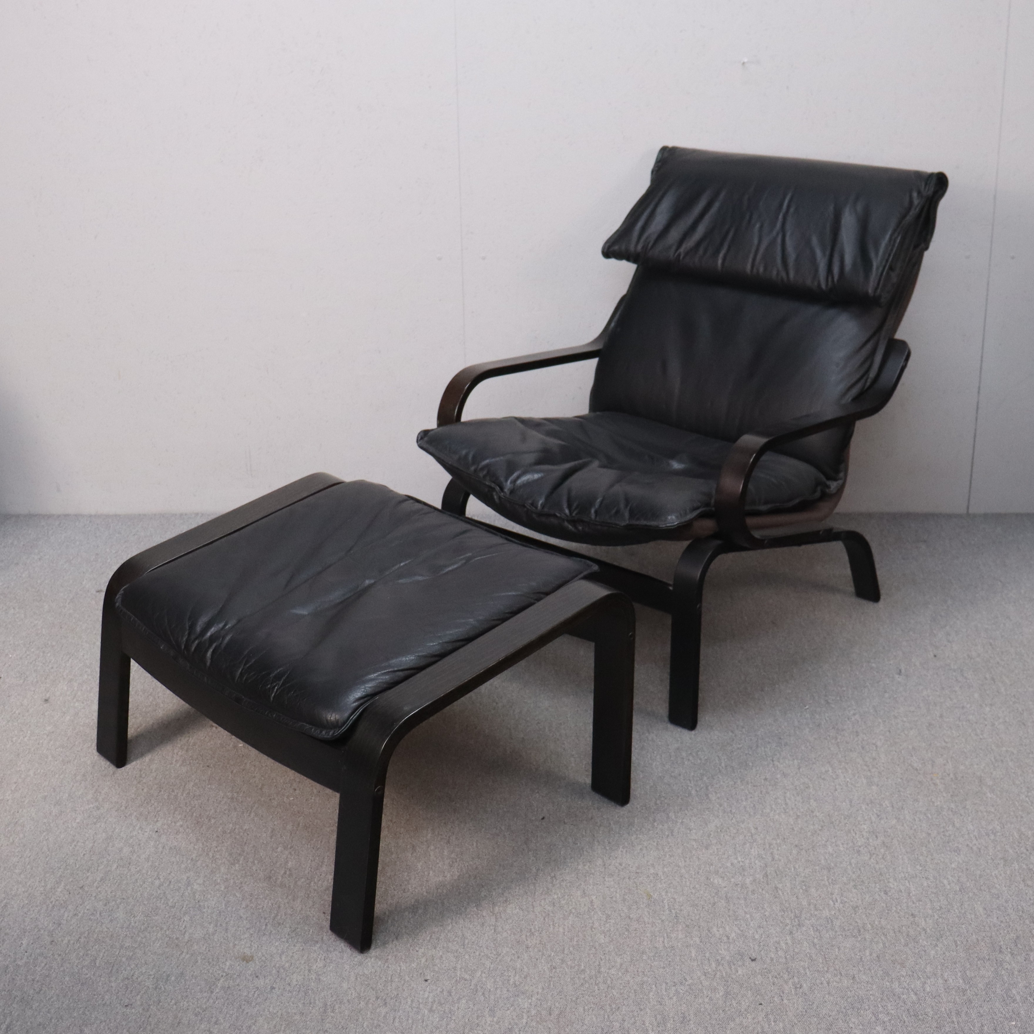 NOBORU NAKAMURA. "Poem", Ikea, fåtölj med fotpall, 1970/80-tal.