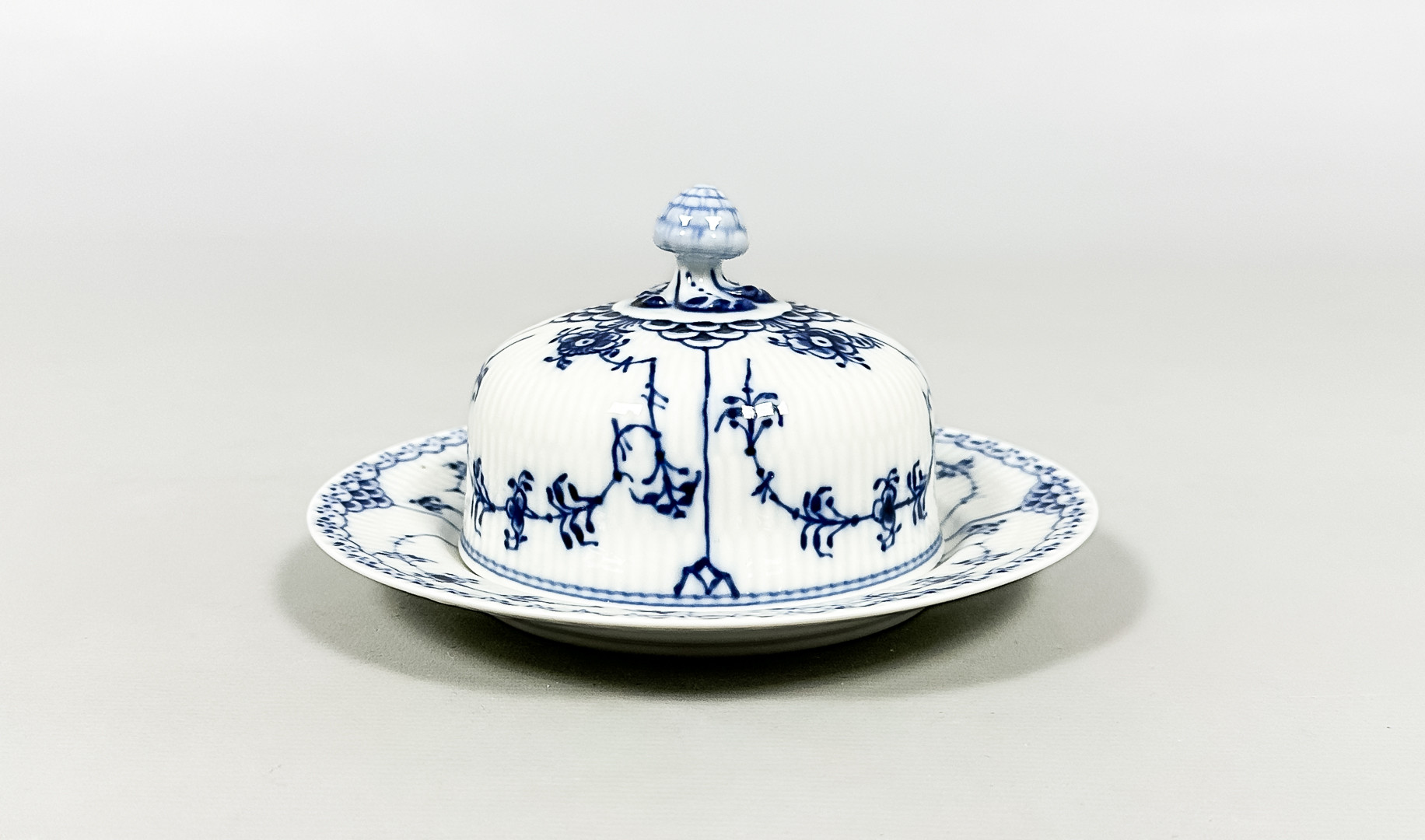 MUSSELMALET, smörklocka, Royal Copenhagen Danmark.