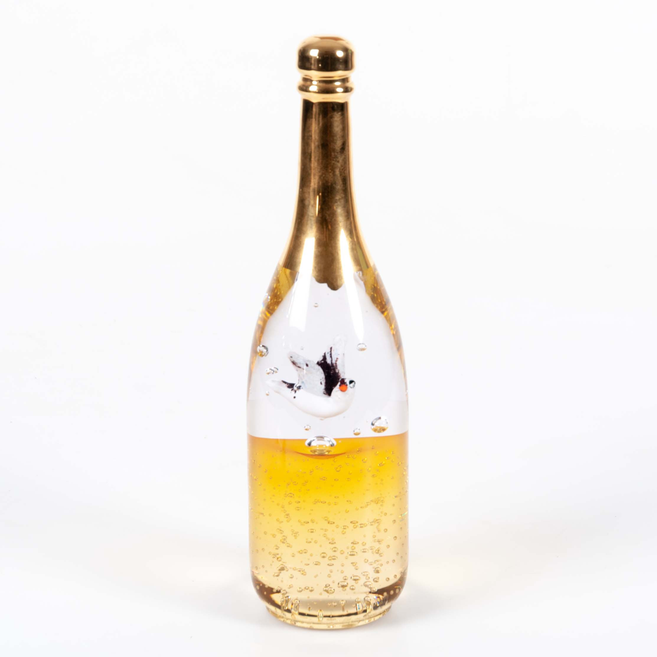 KJELL ENGMAN. Skulptur, konstglas, "Who have touched my bottle", Kosta Boda, signerad, limiterad upplaga om 100 exemplar, flaska med infälld fågel.