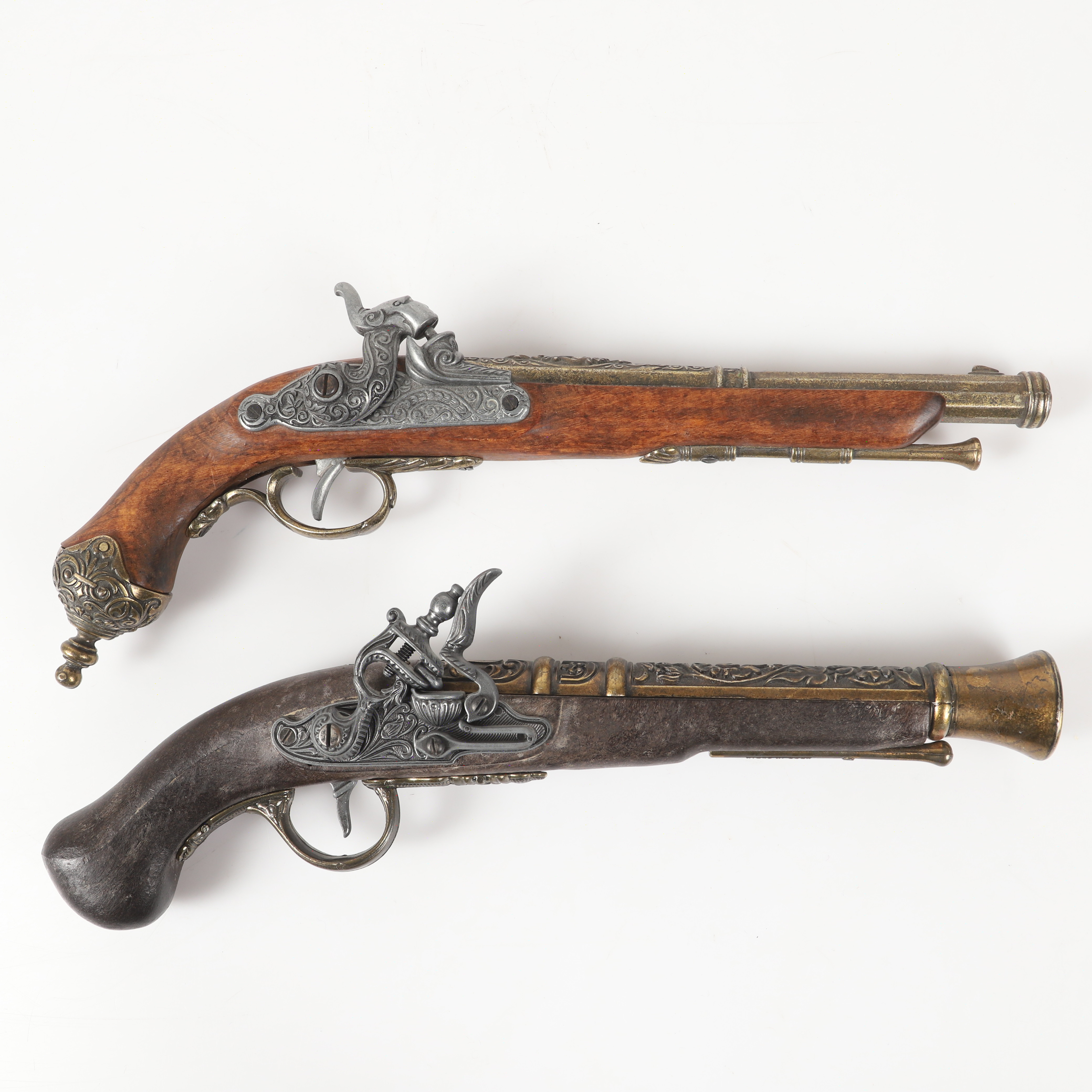 PISTOLER, 2 stycken, replikor, trä/konstmassa och metall, 1900-tal.