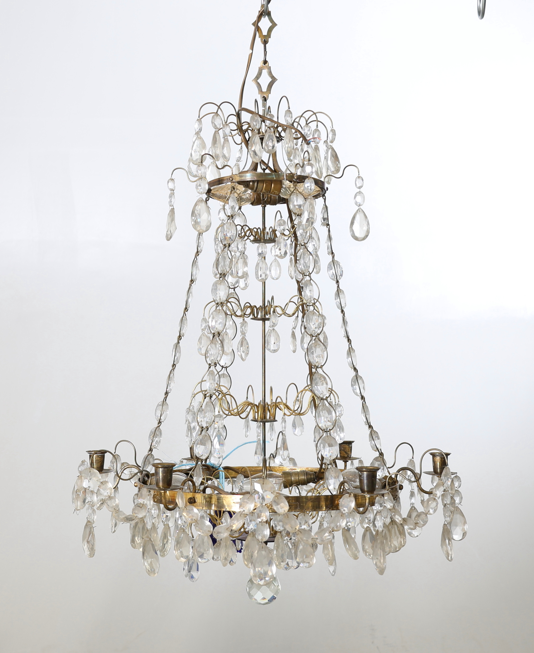 LJUSKRONA, mässing, behängd med prismor, 1900-tal.