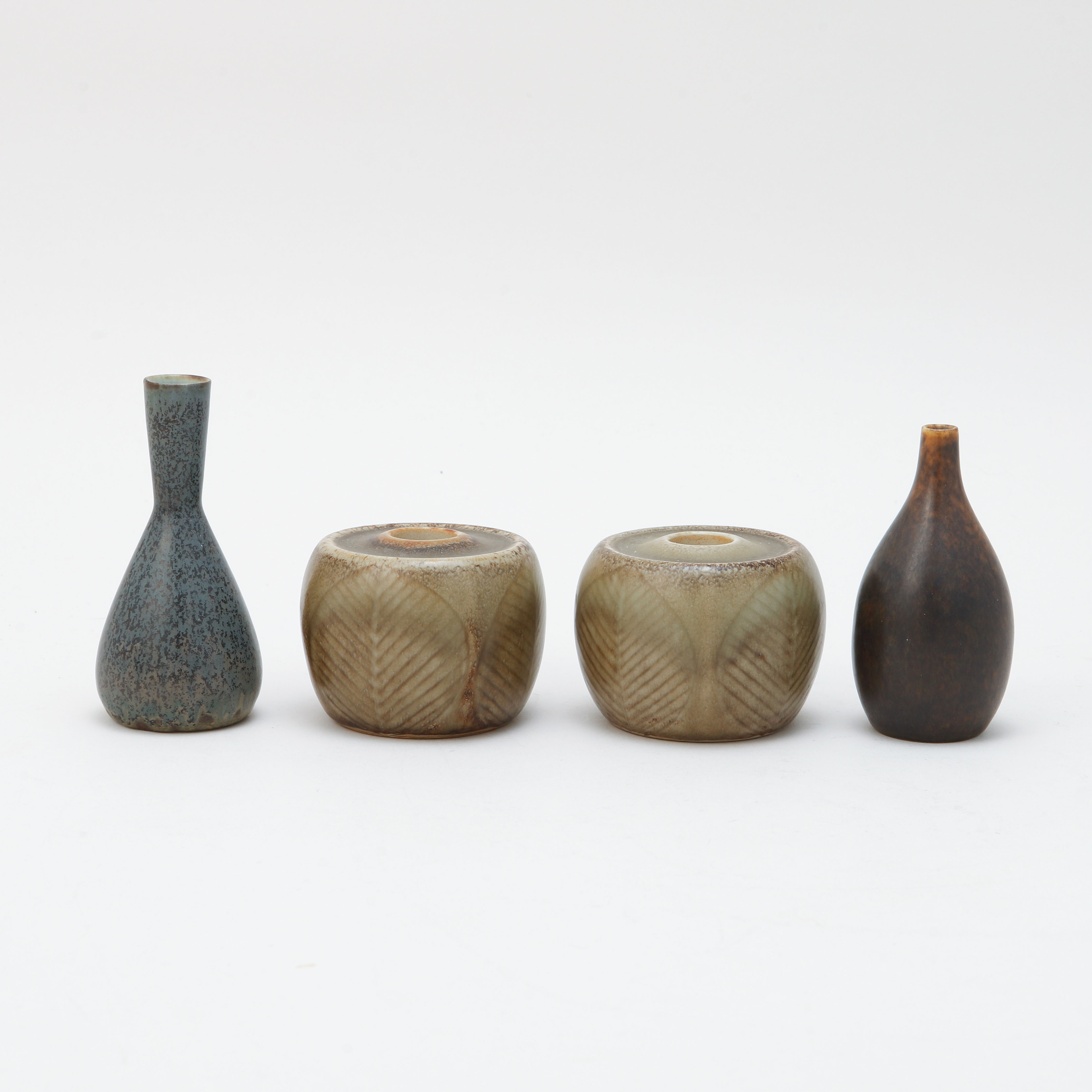 CARL-HARRY STÅLHANE. Ljusstakar, ett par samt vaser, 2 stycken, stengods, Rörstrand.