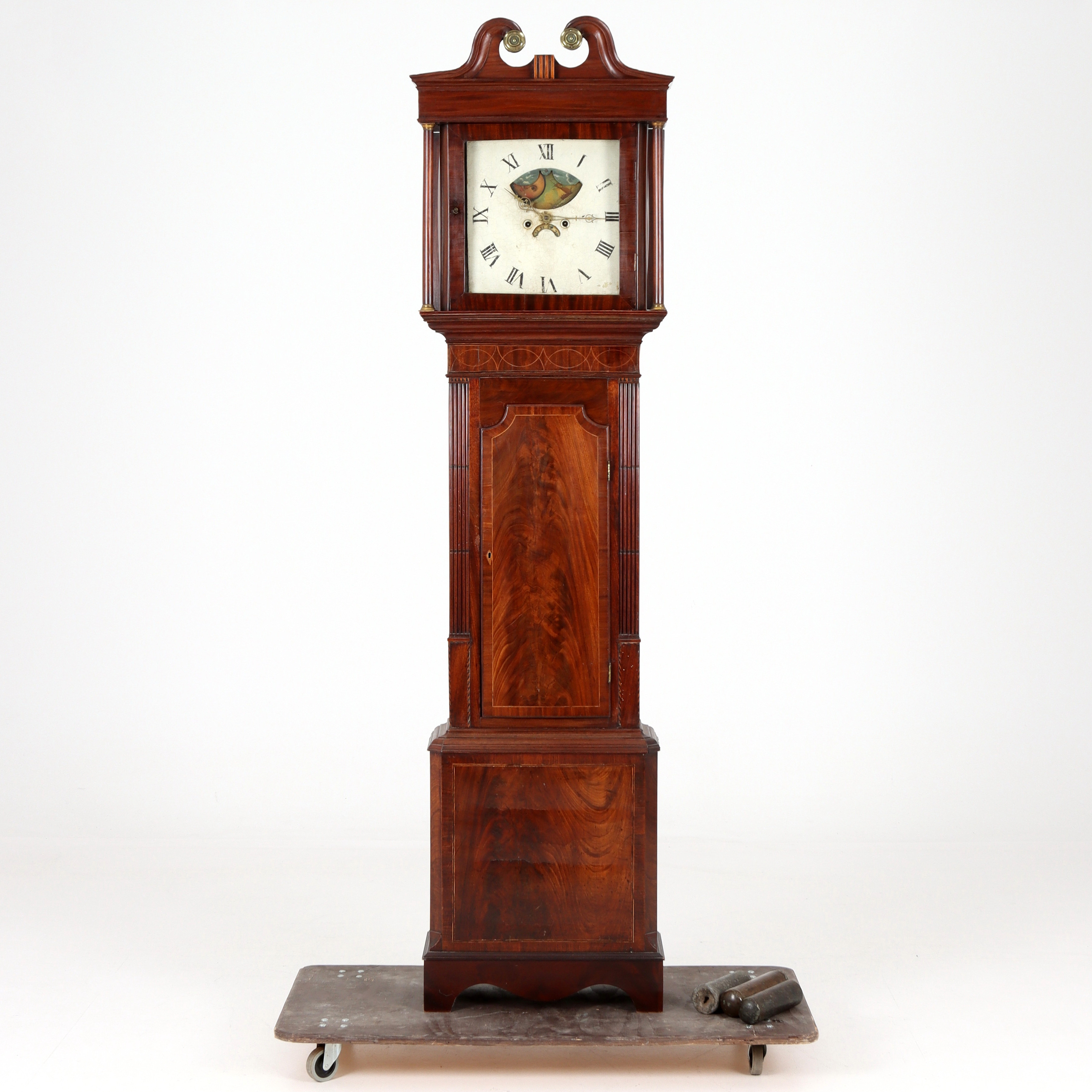 GOLVUR, mahognyfanér, med månfas och datum, England tidigt 1800-tal.