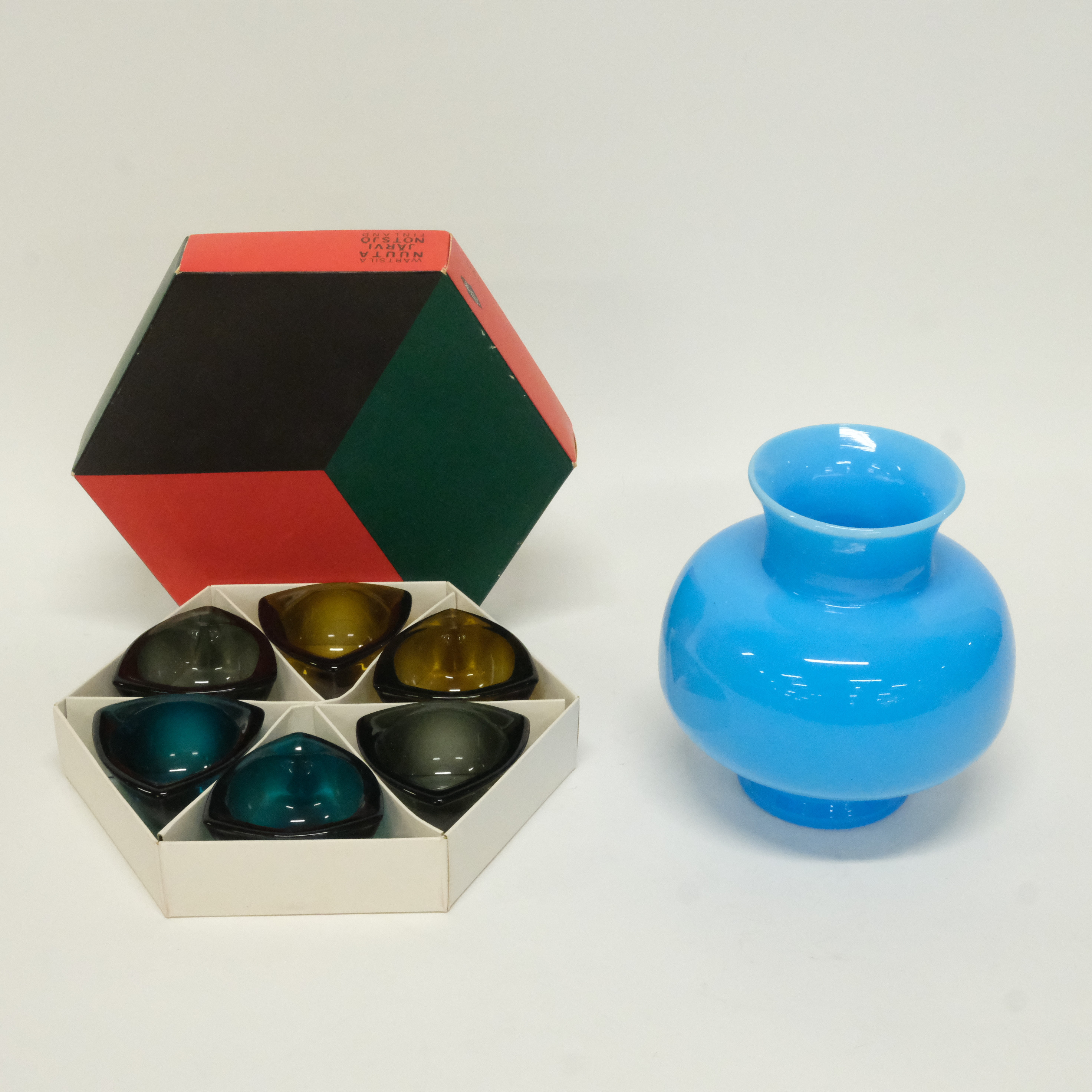 KAJ FRANCK. SKÅLAR, "BULLS EYE", NUUTAJÄRVI, NOTSJÖ SAMT VAS, ERIK HÖGLUND, BODA.