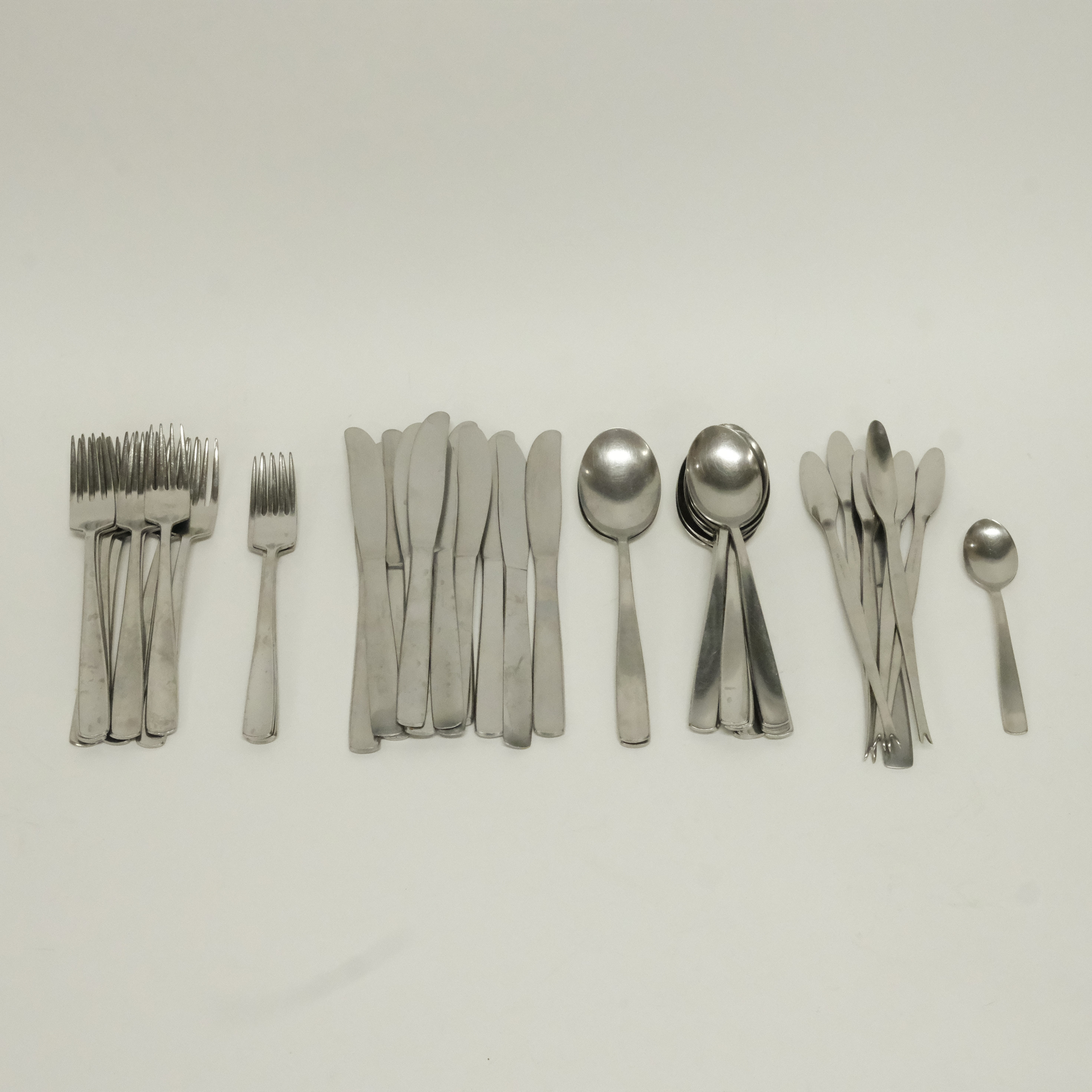 FOLKE ARSTRÖM. BESTICKSDELAR, "FACETTE", GENSE, ROSTFRITT STÅL, 44 DELAR.