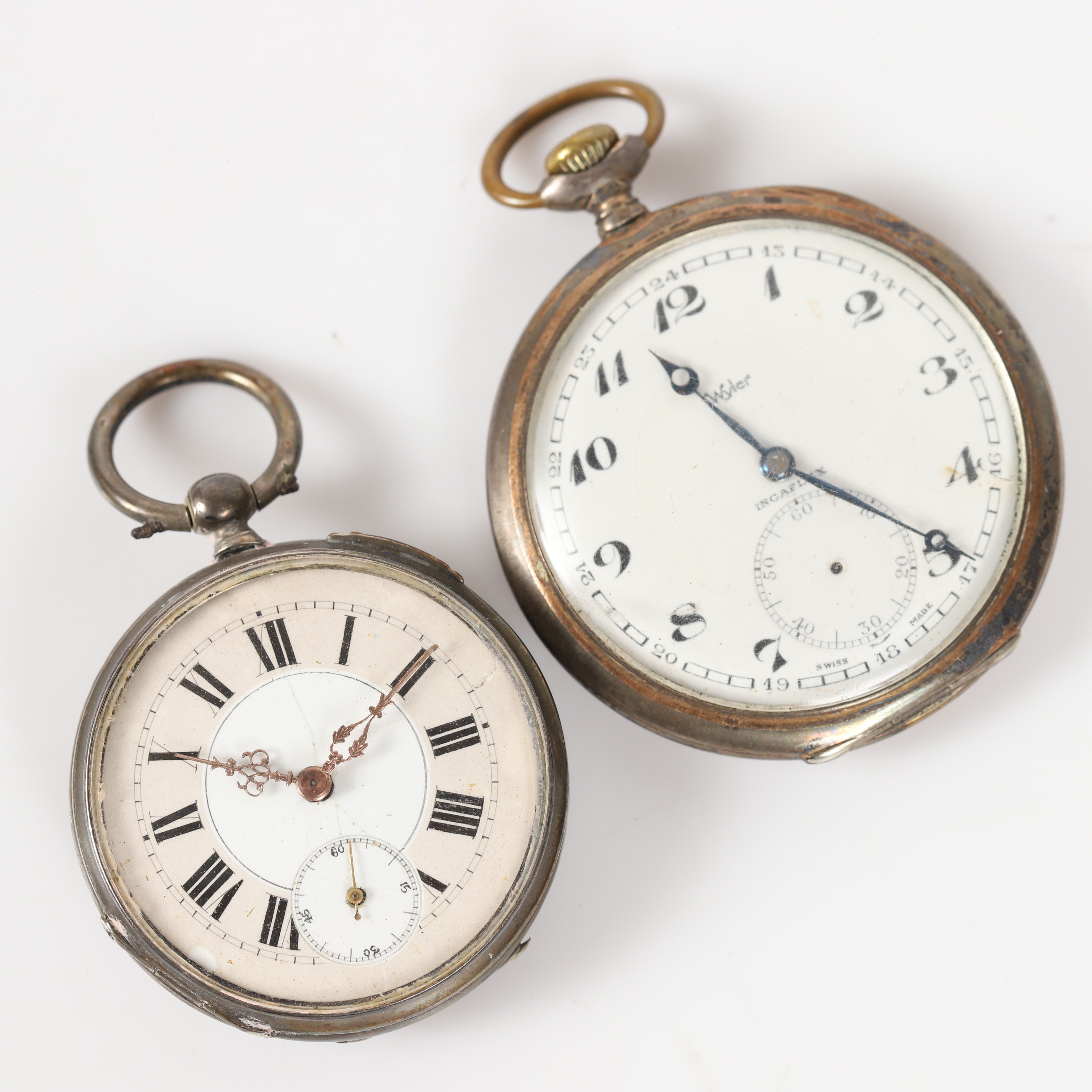 FICKUR, 2 stycken, Wyler samt s. k. nyckeldragare, silver.