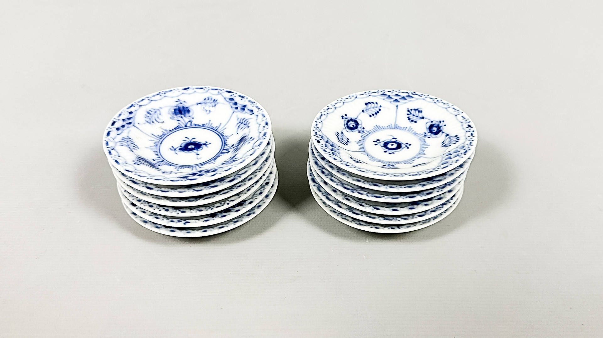 MUSSELMALET, miniatyrfat, 12 st, Royal Copenhagen, Danmark.