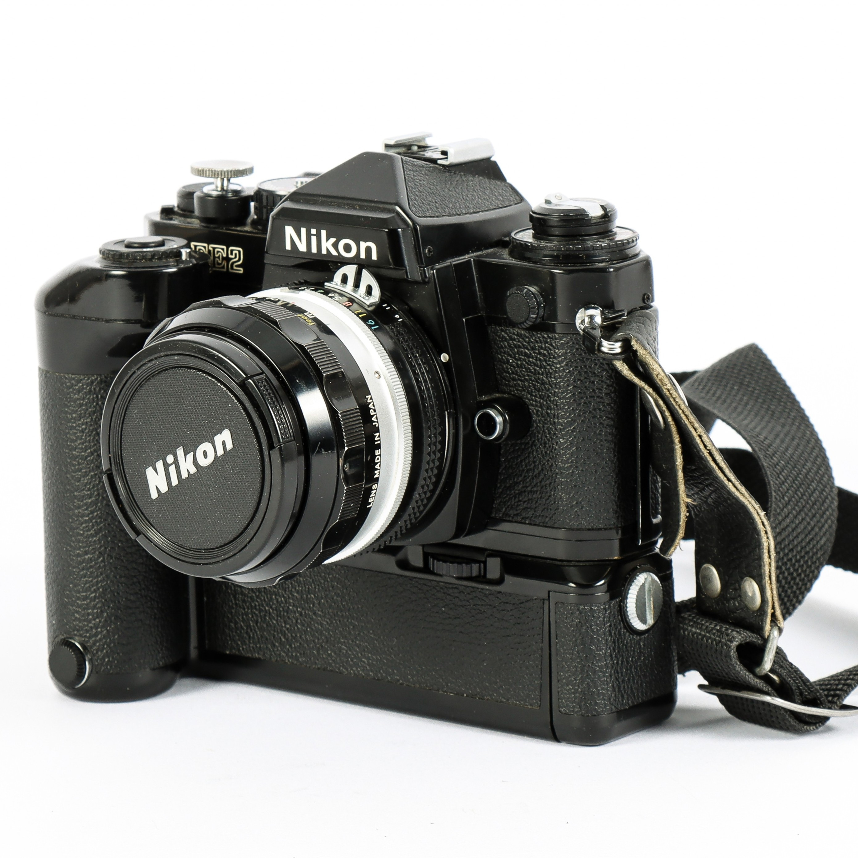 NIKON FE2 Med objektiv Nikkor Nc Auto 24 mm F 2.8.