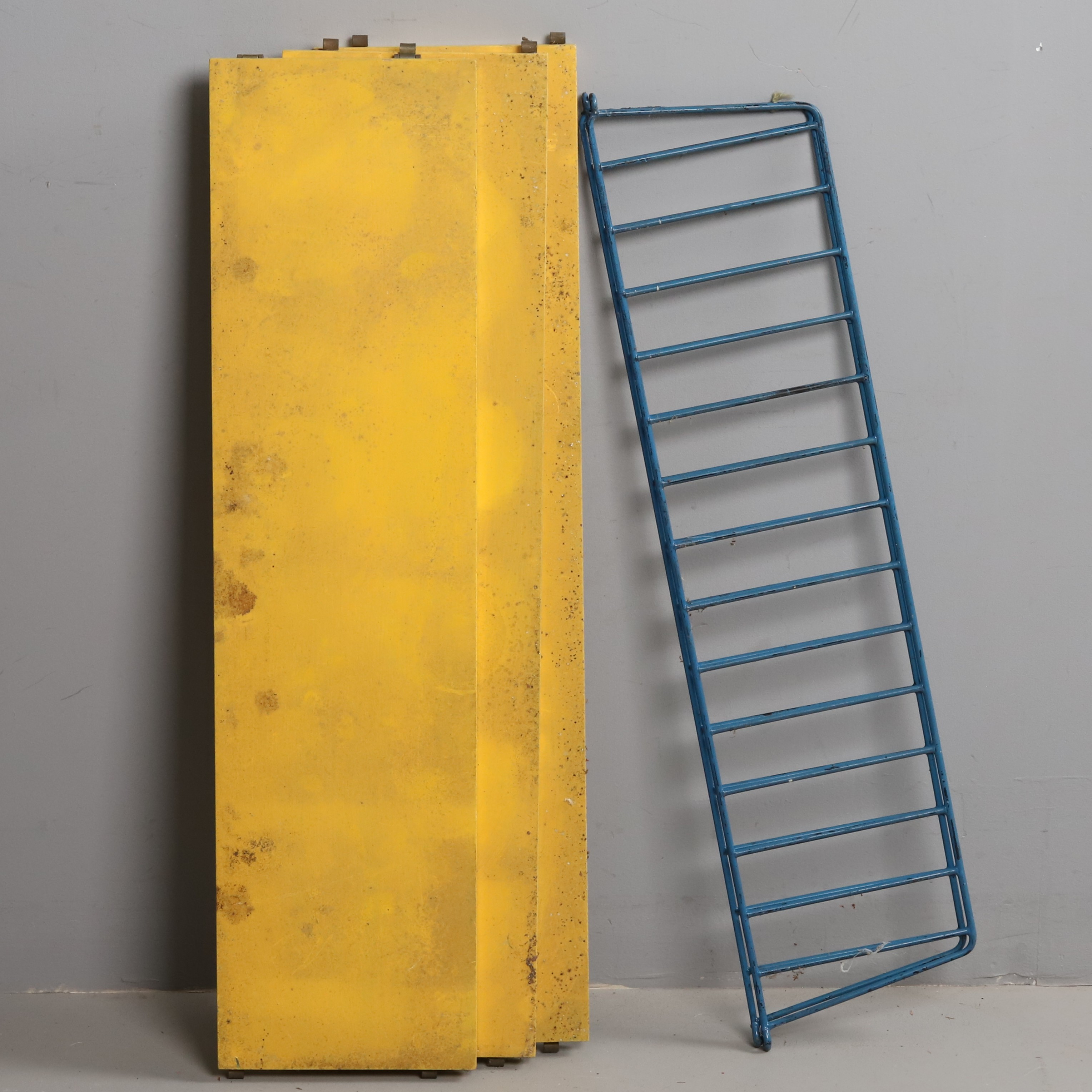 STRINGHYLLA, 3 st hyllplan, 1900-talets andra hälft.