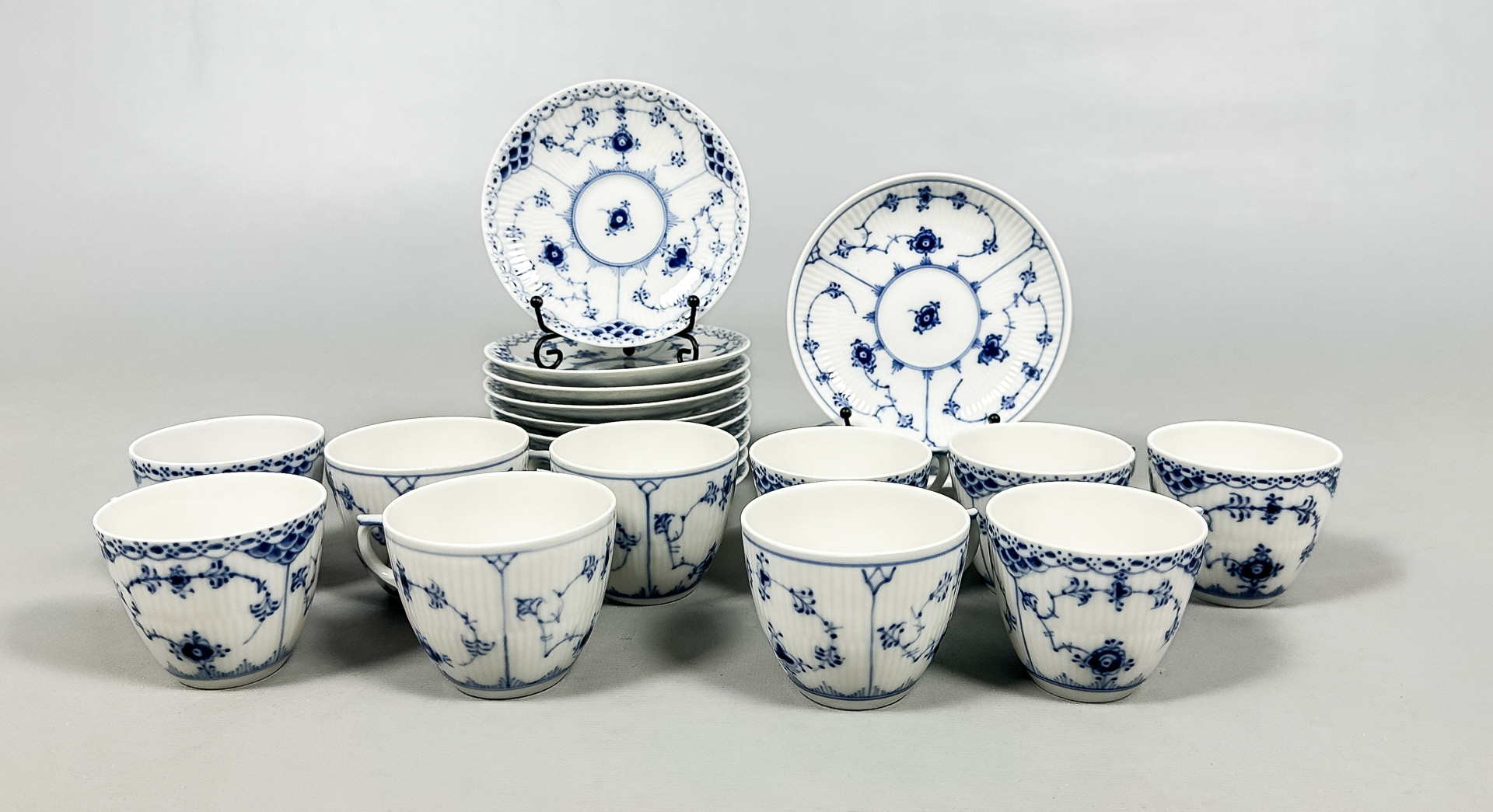 MUSSELMALET, servisdelar, 23 delar, Royal Copenhagen, Danmark.