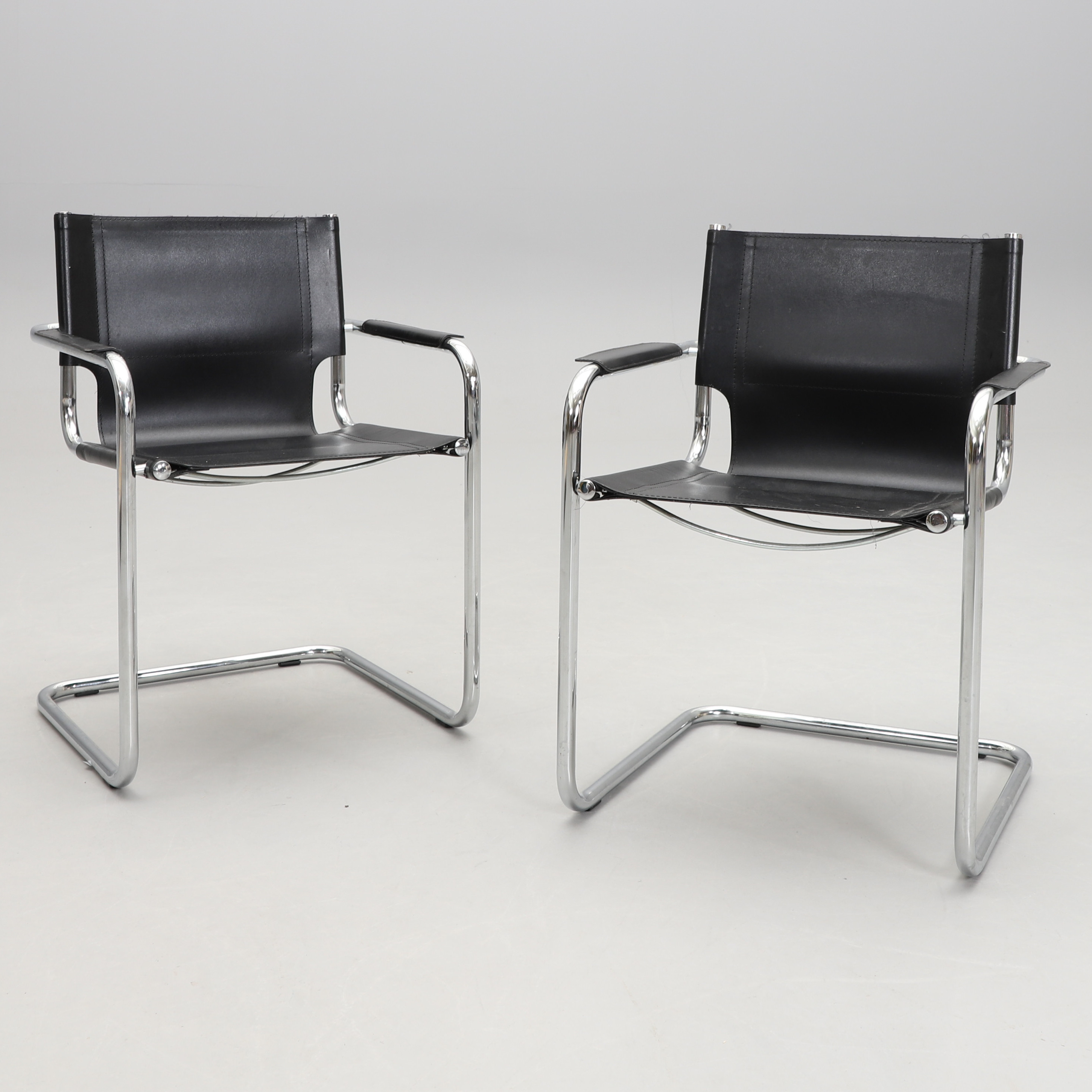 KARMSTOLAR, ett par, funkisstil, Italien.