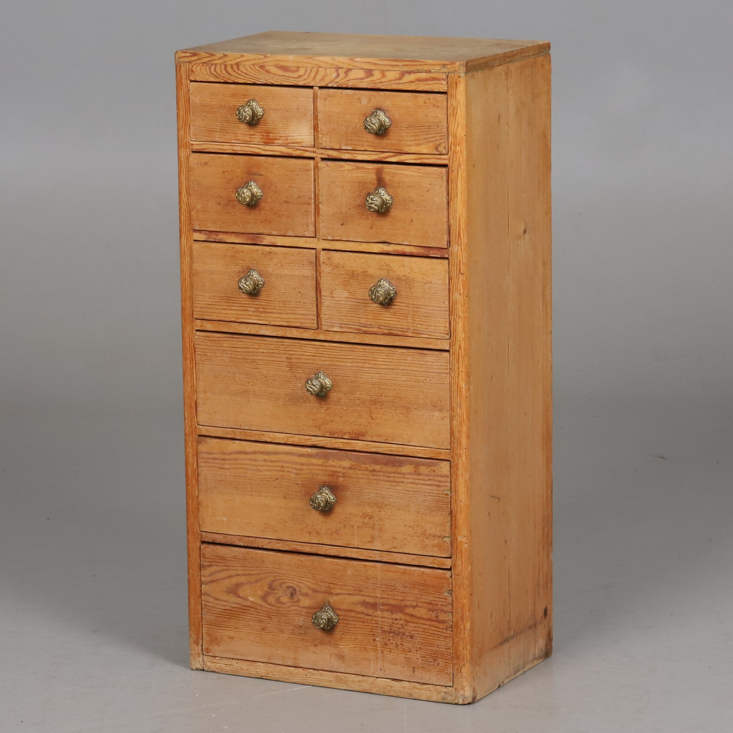 LITEN LÅDHURTS, furu, 9 lådor, 1800-talets andra hälft.