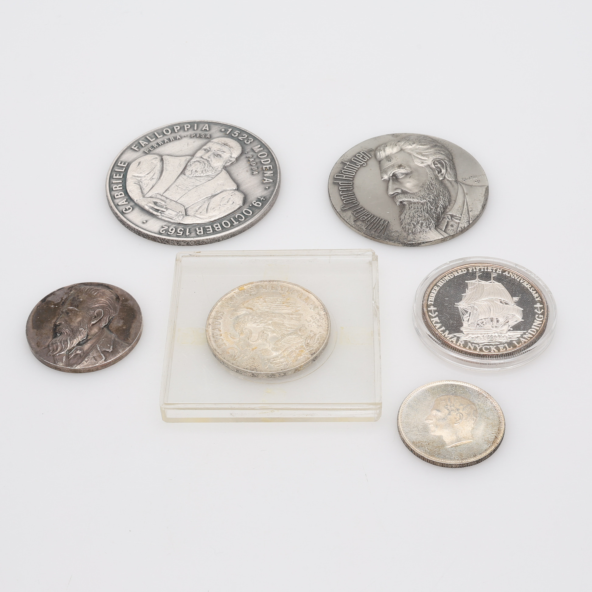 MEDALJER OCH MYNT AV SILVER, totalt 224,8 g.