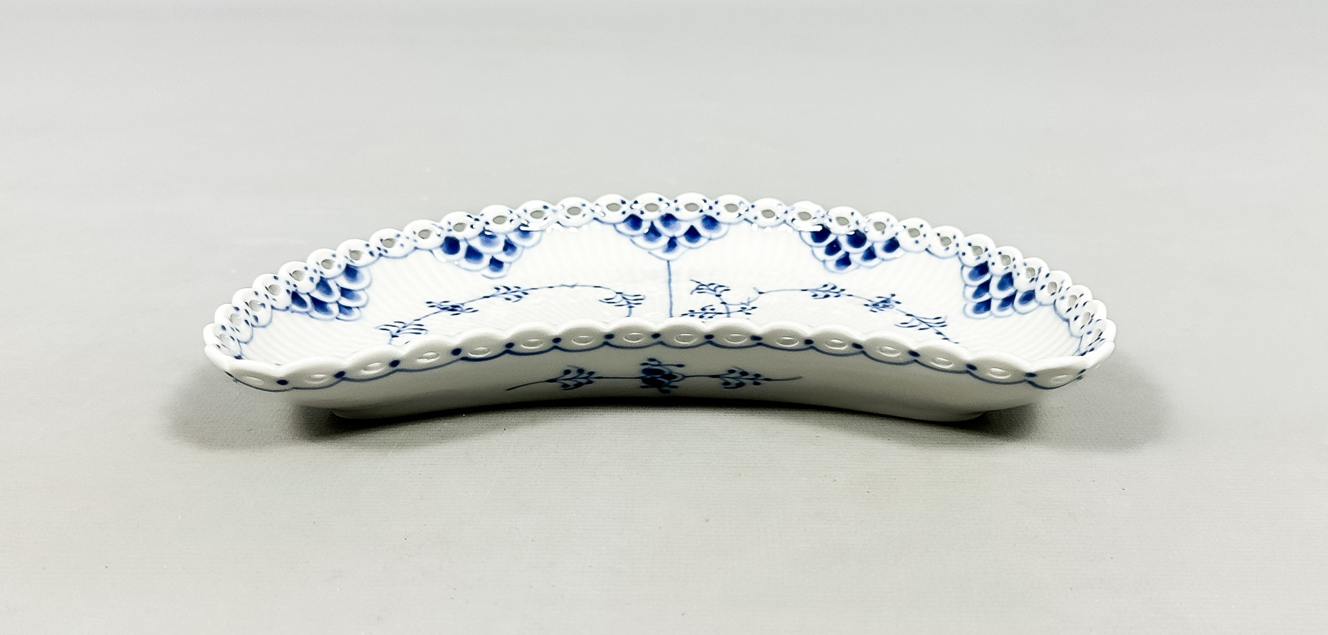 MUSSELMALET, fat, helblond, Royal Copenhagen, Danmark.