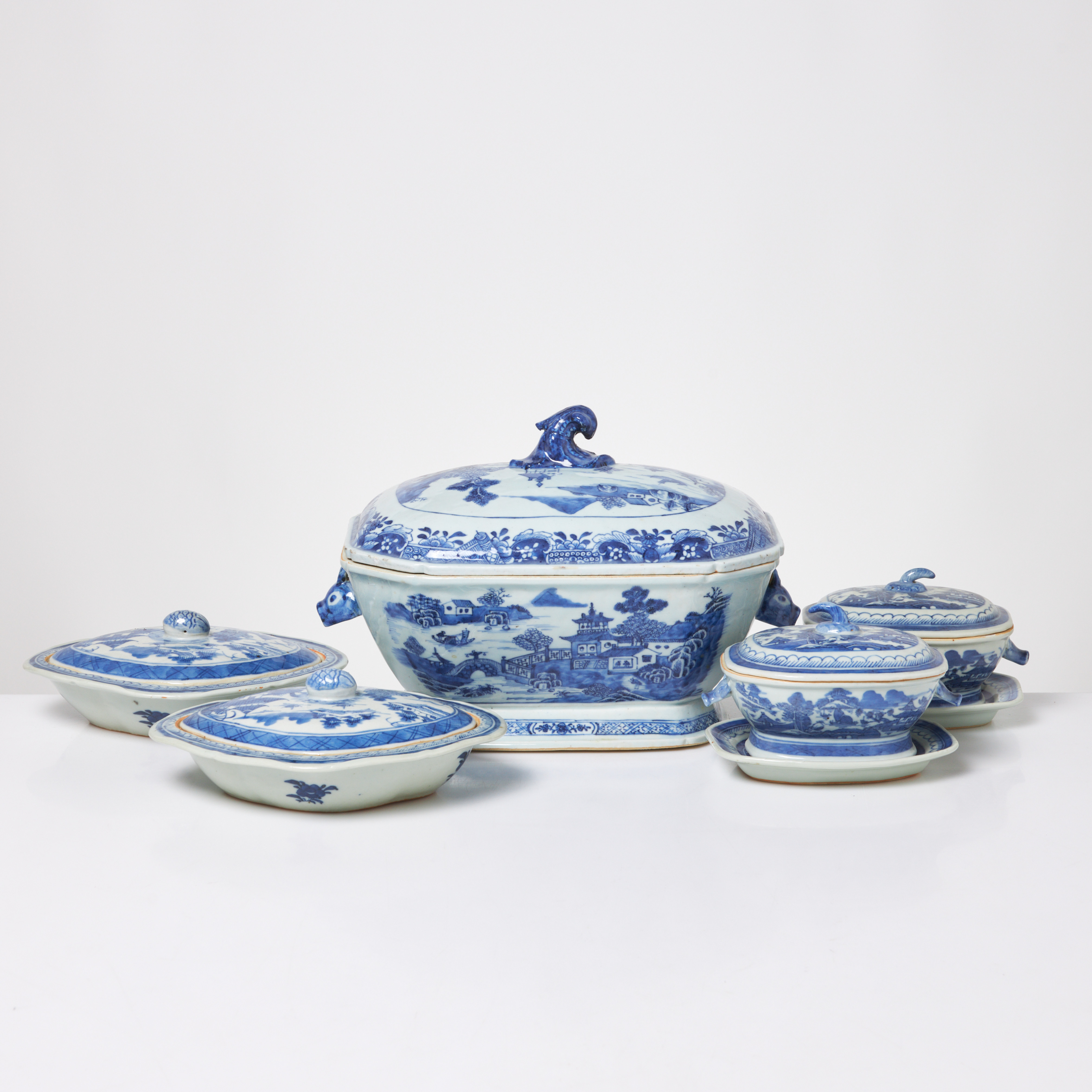 TERRINER med LOCK, 5 st, porslin, Kina, Qianlong (1736-95).