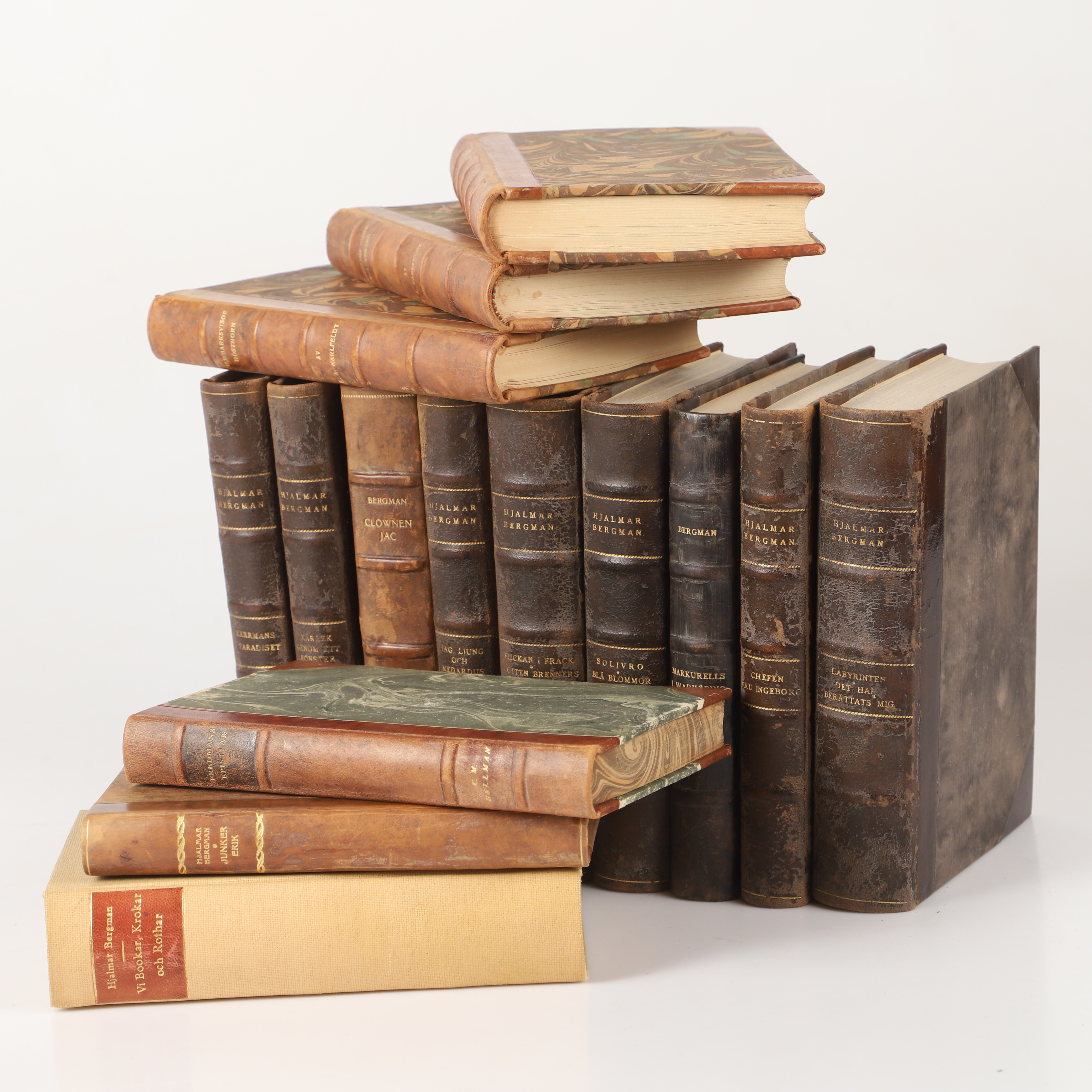 BÖCKER, 15 stycken, mestadels skinnband, bl. a. Hjalmar Bergman,1900-talets första hälft.