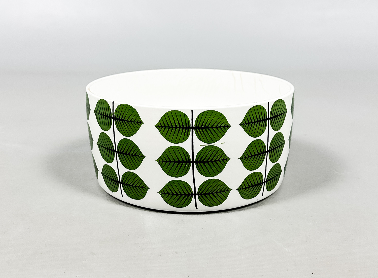 STIG LINDBERG. SKÅL, porslin, "Berså", Gustavsberg.