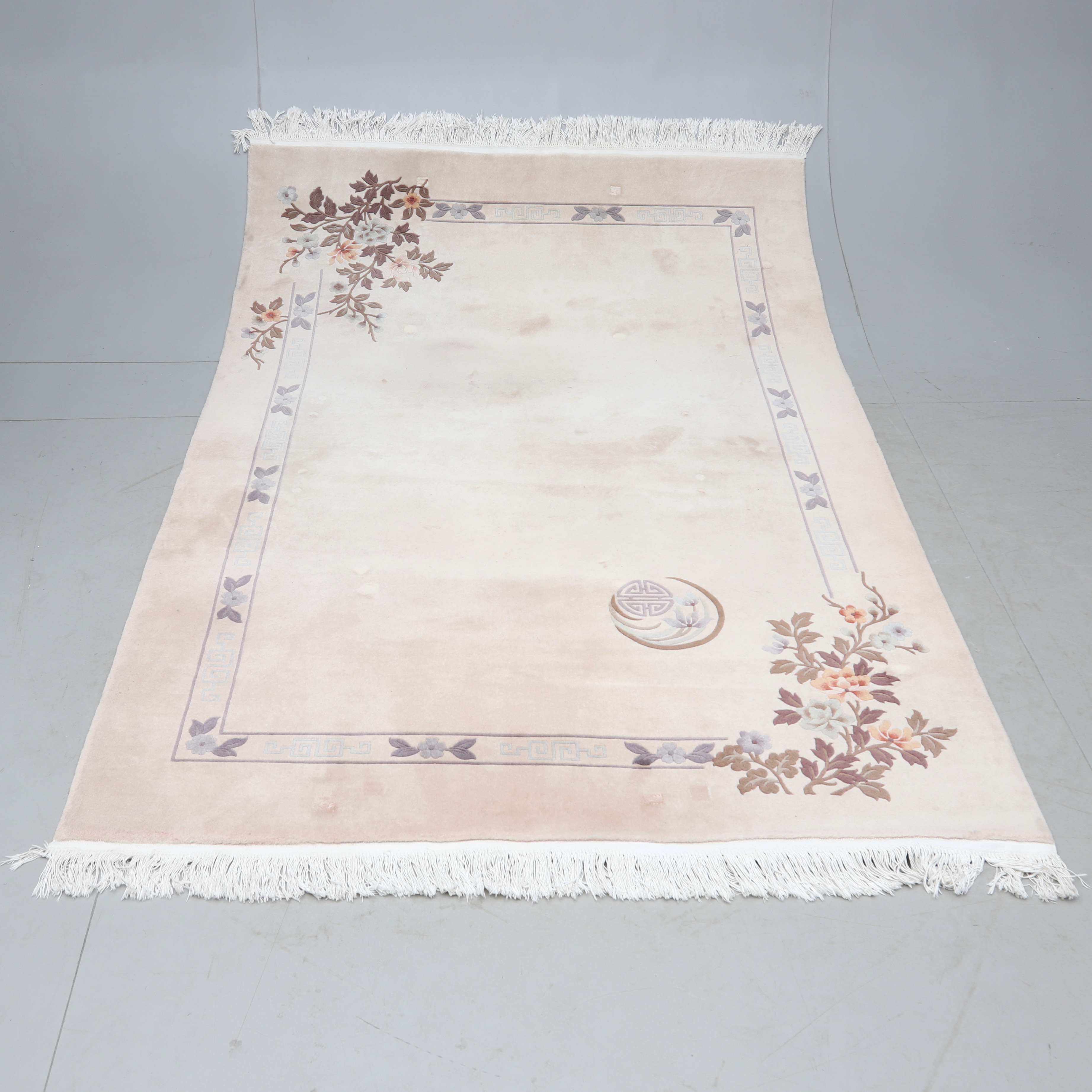 KINAMATTA, blomsterdekor, 1900-tal, ca 293x195 cm.