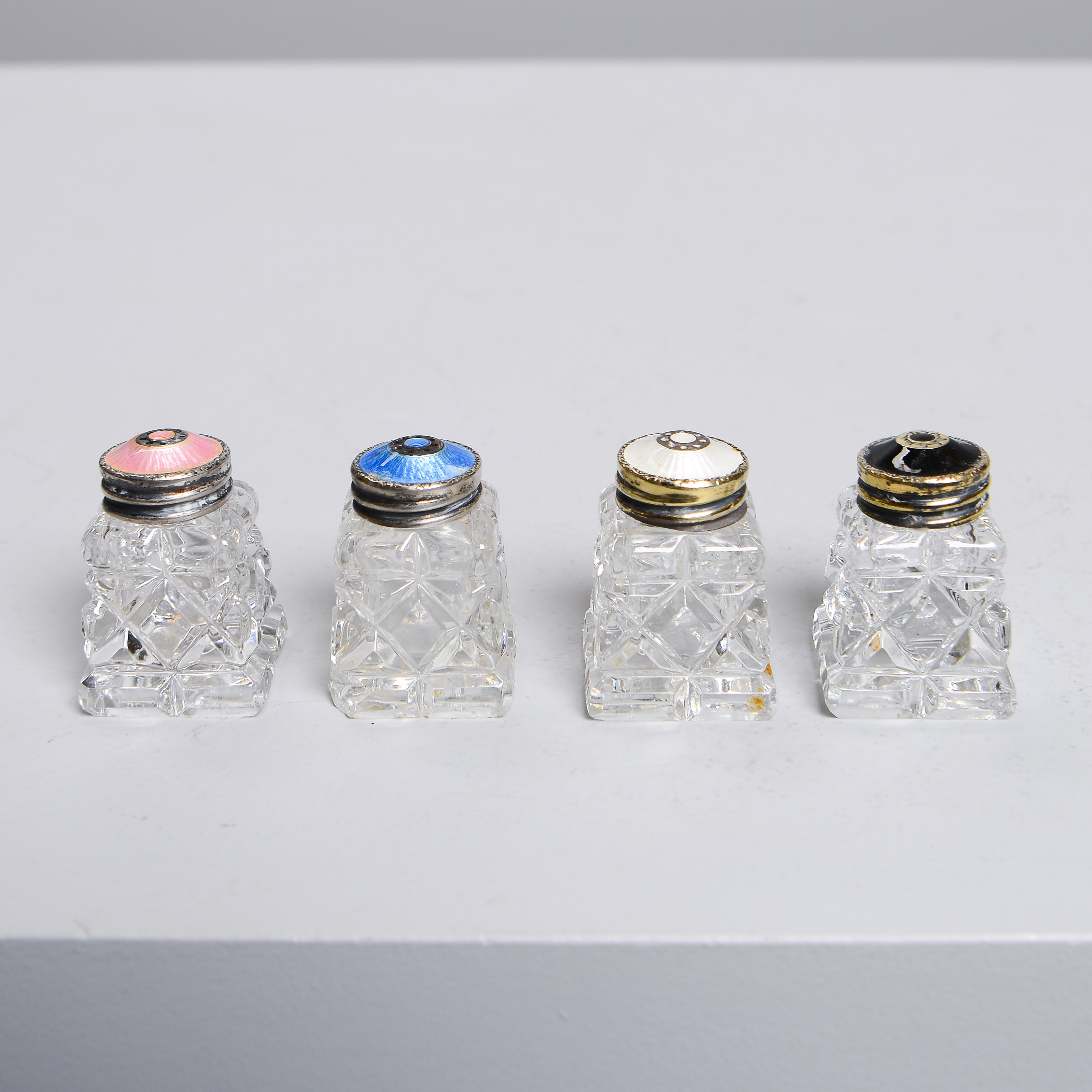 DAVID ANDERSEN. Saltkar, 4 st, sterlingsilver & glas, Norge, 1900-talets första del.