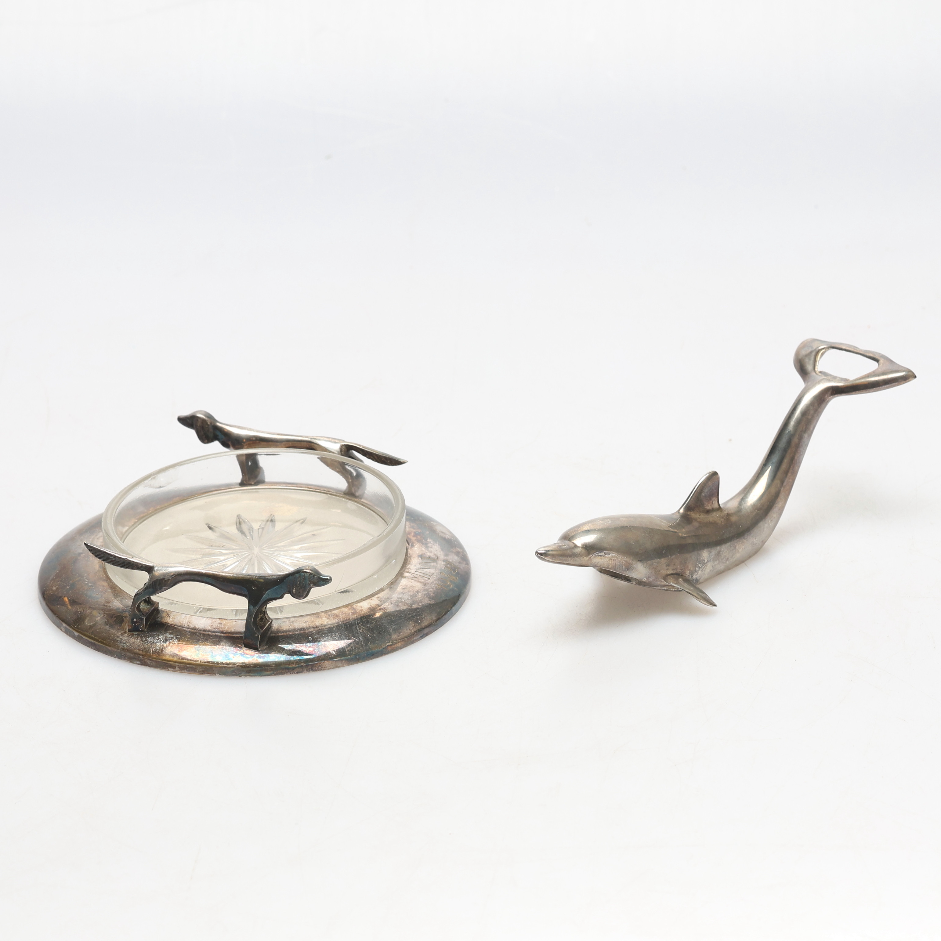 SMÖRFAT och KAPSYLÖPPNARE, nysilver/glas, 1900-tal.