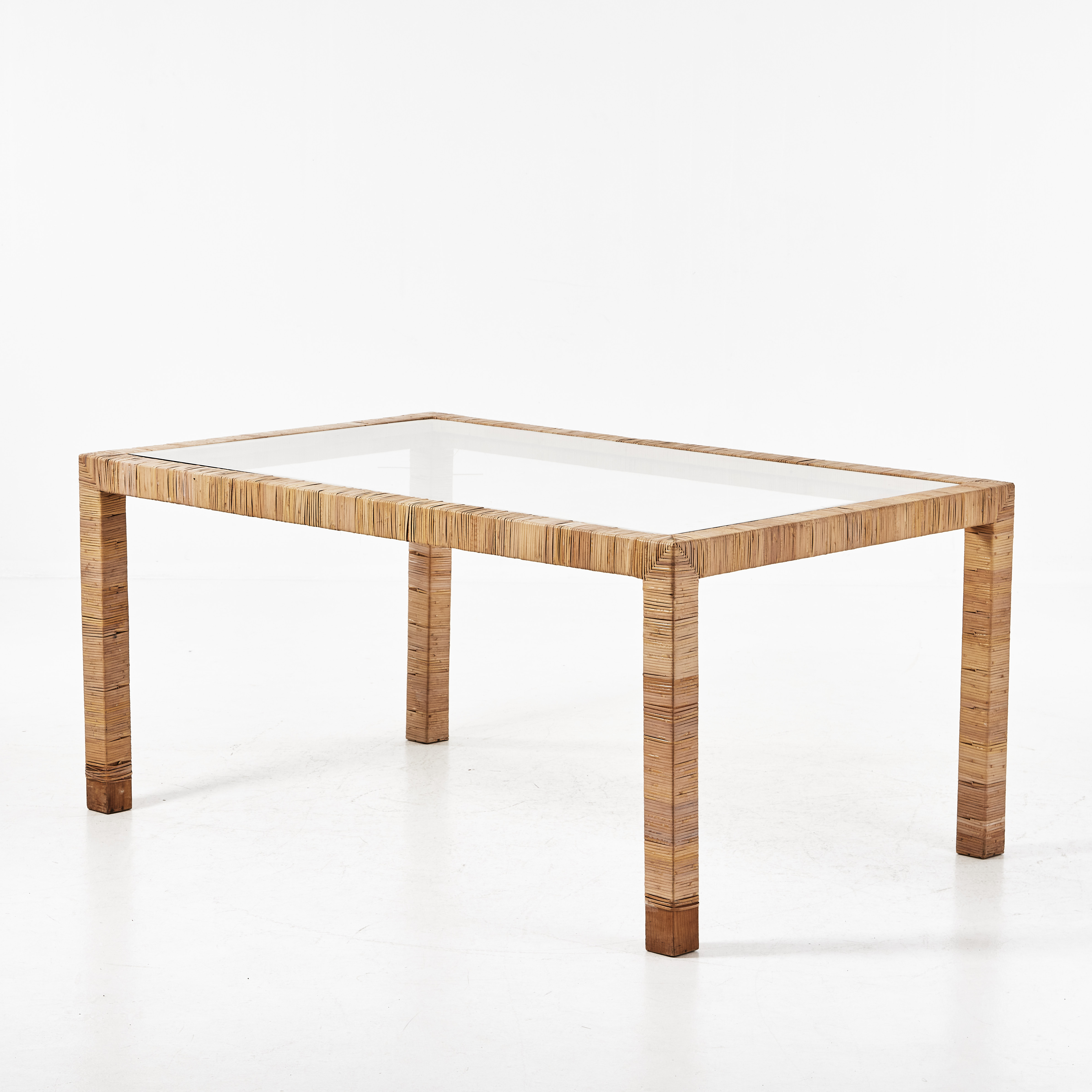 MATBORD, trästomme med lindad rotting, skiva i glas, 1900-talets senare del.