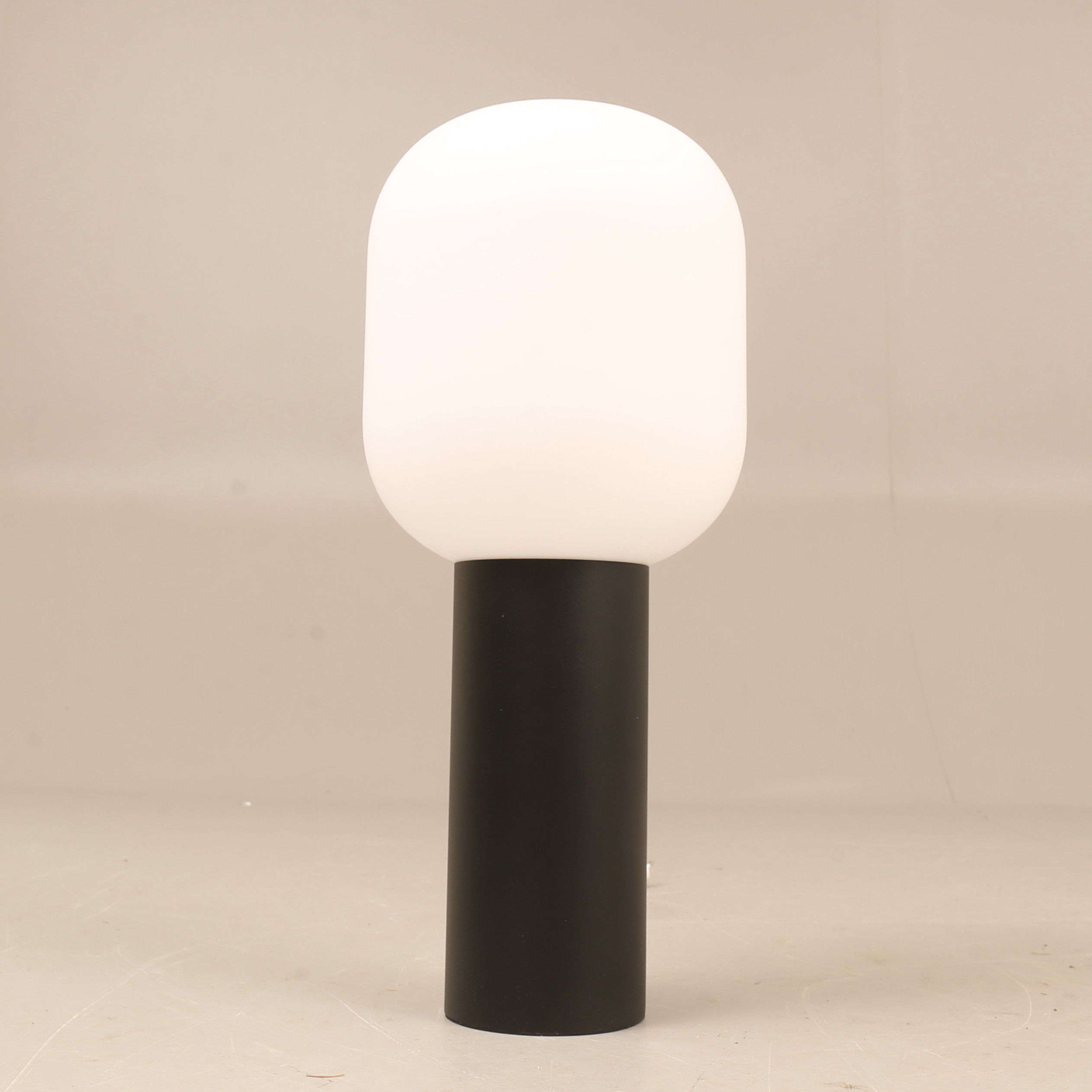 BORDSLAMPA, Markslöjd, metall med glaskupa, 2000-tal.