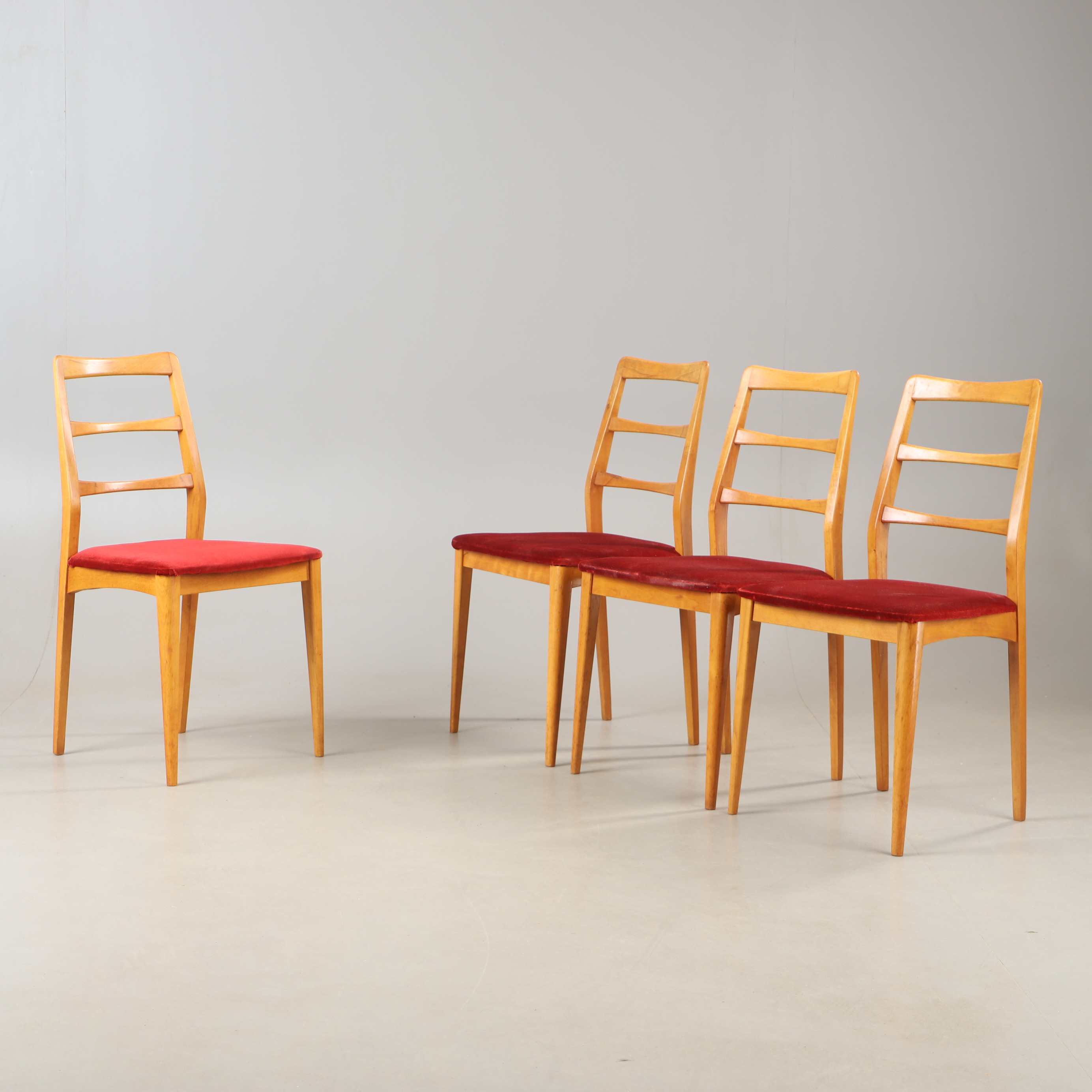 STOLAR, 4 stycken, björk med plyschklädsel, 1900-talets mitt.