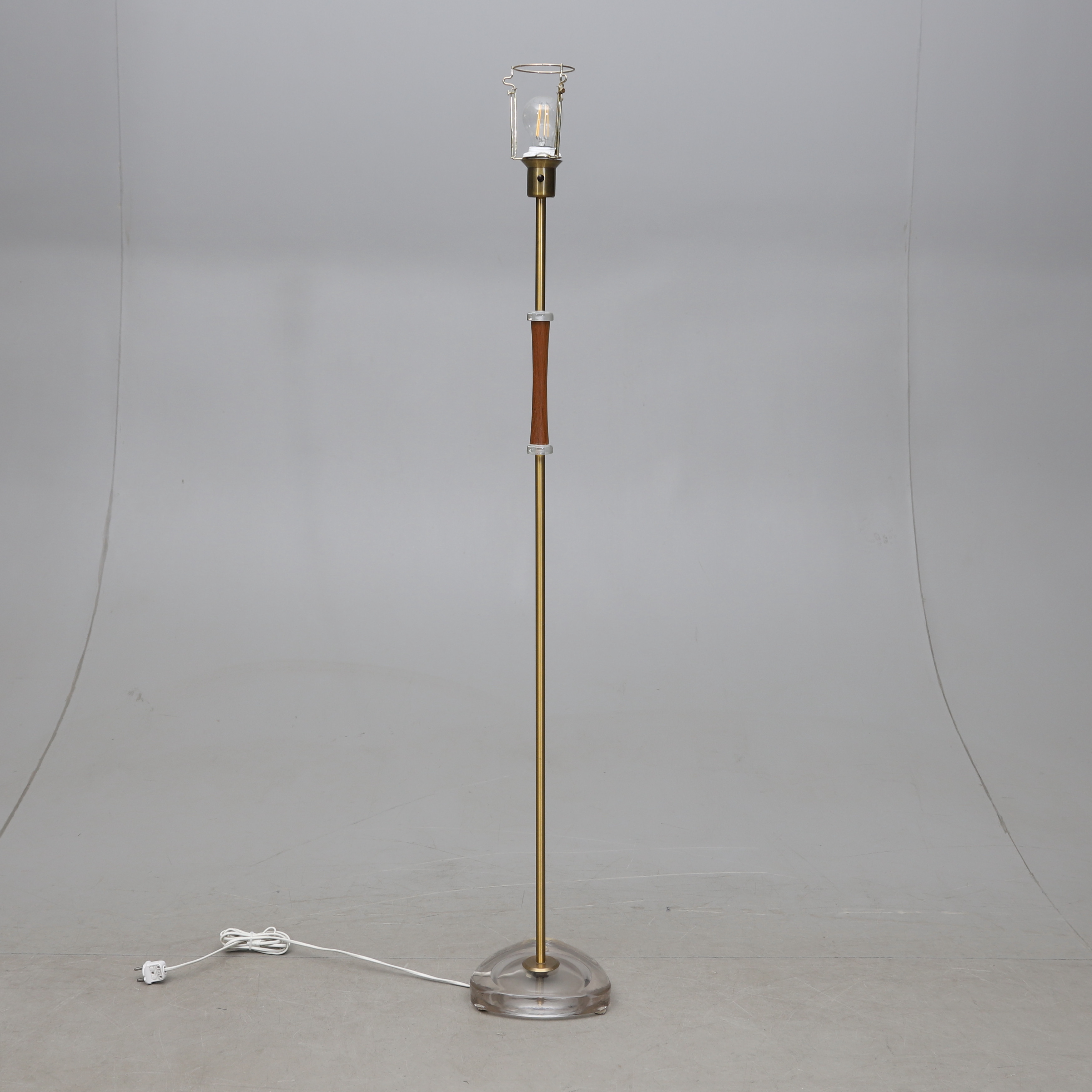 GOLVLAMPA, glas/metall/trä, NAFA/Nybro Armaturfabrik, 1960-tal.