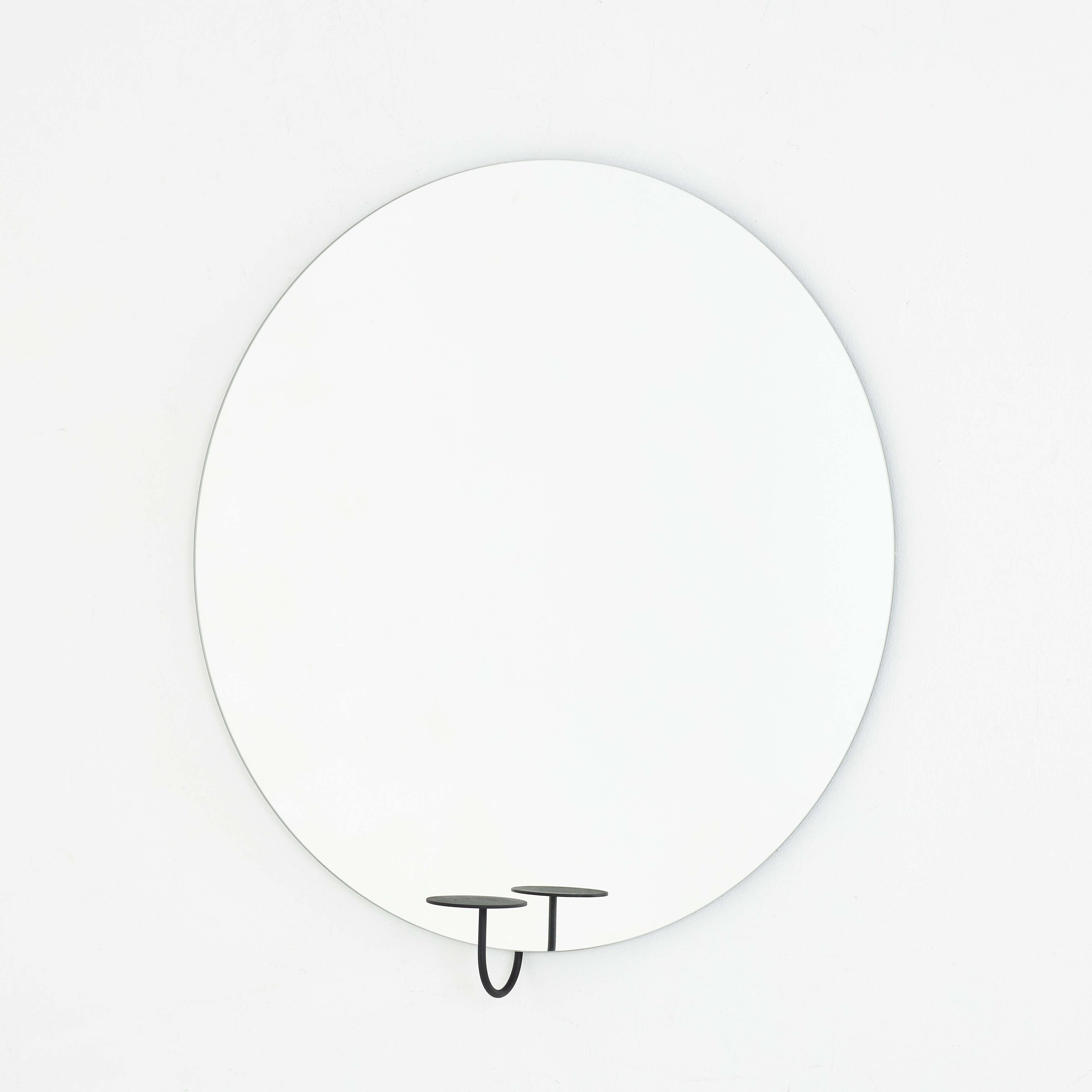 IDA LINEA HILDEBRAND. Spegel, "Miró Miró", för Friends & Founders, samtida, hyllplan i svartlackerad metall.